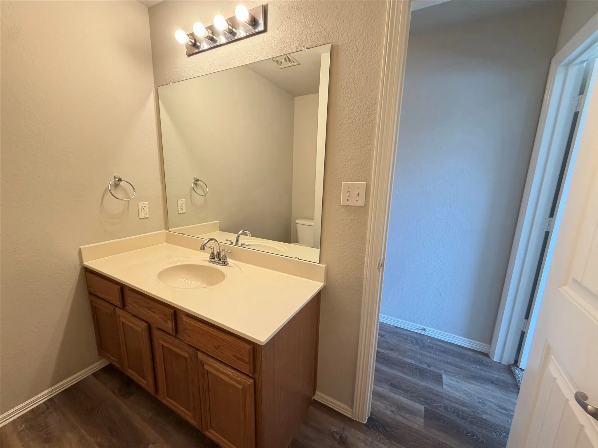 Single Family Residence For Rent in Kaufman County , 128 Starlight Drive, Forney, Texas 75126, 3 Bedroom, 2 Bathroom, 2 Garage spaces, 1,436 Sqft, built in 2007, mls#21371165, Real Estate Agent in Forney, Homes For Rent in Kaufman county, Homes For Rent in Forney, Realtor in Forney Texas, Real Estate Brokerage Independent Realty Texas, Luminita Cordes Realtor