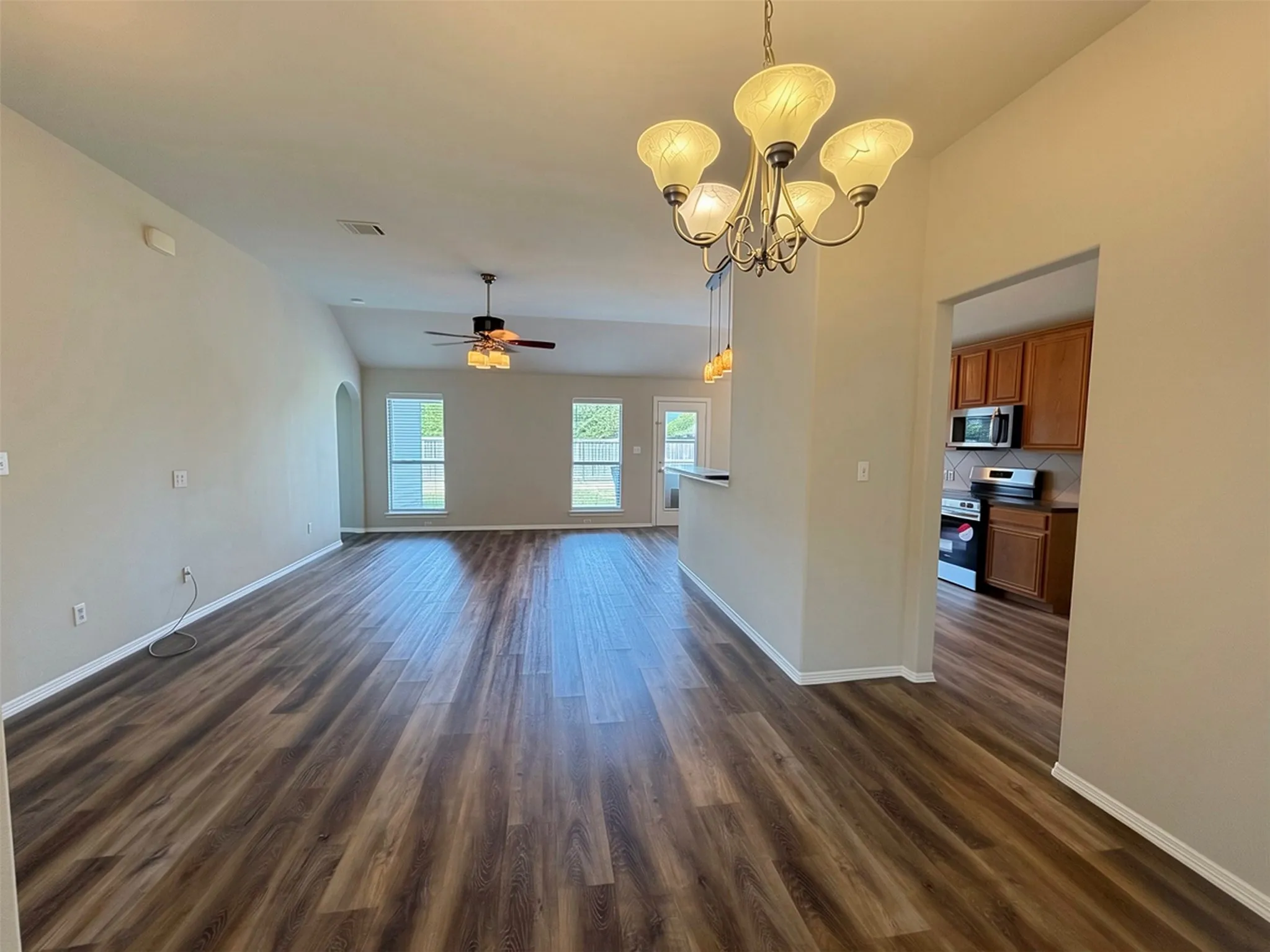 Single Family Residence For Rent in Kaufman County , 128 Starlight Drive, Forney, Texas 75126, 3 Bedroom, 2 Bathroom, 2 Garage spaces, 1,436 Sqft, built in 2007, mls#21371165, Real Estate Agent in Forney, Homes For Rent in Kaufman county, Homes For Rent in Forney, Realtor in Forney Texas, Real Estate Brokerage Independent Realty Texas, Luminita Cordes Realtor