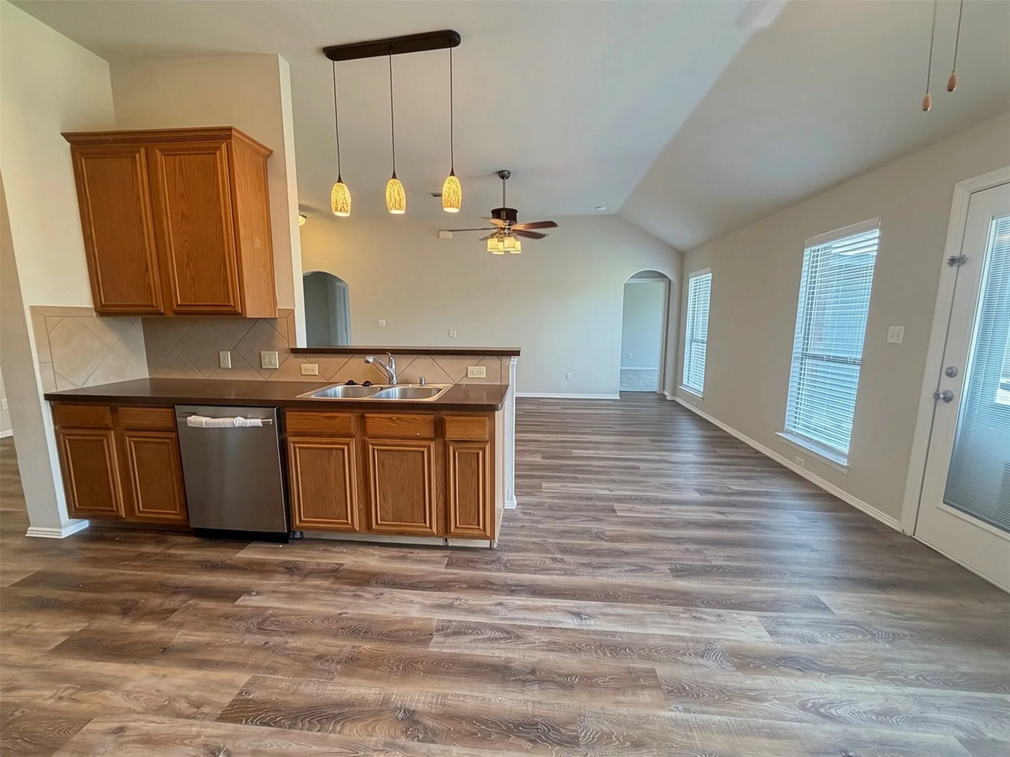 Single Family Residence For Rent in Kaufman County , 128 Starlight Drive, Forney, Texas 75126, 3 Bedroom, 2 Bathroom, 2 Garage spaces, 1,436 Sqft, built in 2007, mls#21371165, Real Estate Agent in Forney, Homes For Rent in Kaufman county, Homes For Rent in Forney, Realtor in Forney Texas, Real Estate Brokerage Independent Realty Texas, Luminita Cordes Realtor