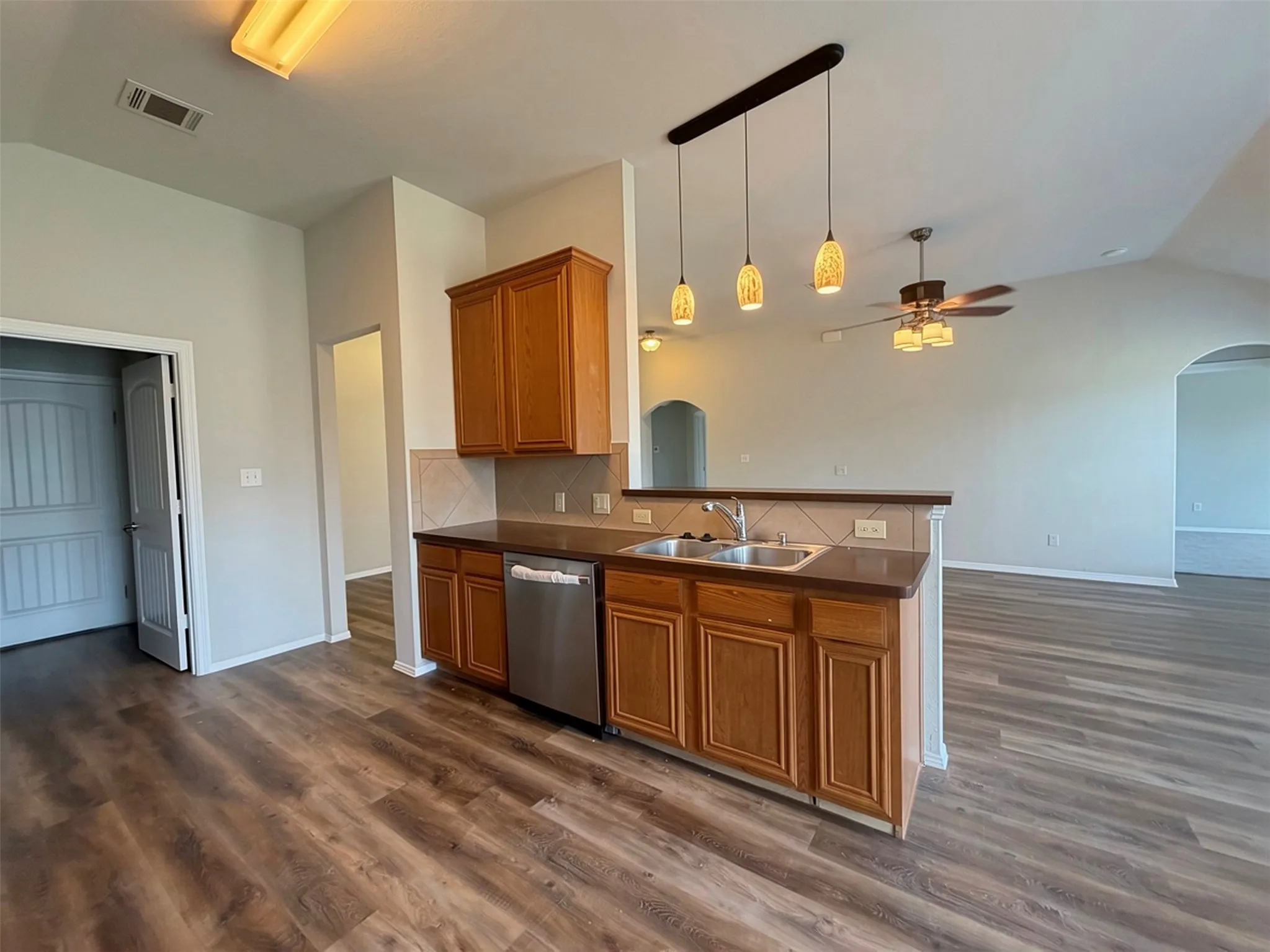 Single Family Residence For Rent in Kaufman County , 128 Starlight Drive, Forney, Texas 75126, 3 Bedroom, 2 Bathroom, 2 Garage spaces, 1,436 Sqft, built in 2007, mls#21371165, Real Estate Agent in Forney, Homes For Rent in Kaufman county, Homes For Rent in Forney, Realtor in Forney Texas, Real Estate Brokerage Independent Realty Texas, Luminita Cordes Realtor