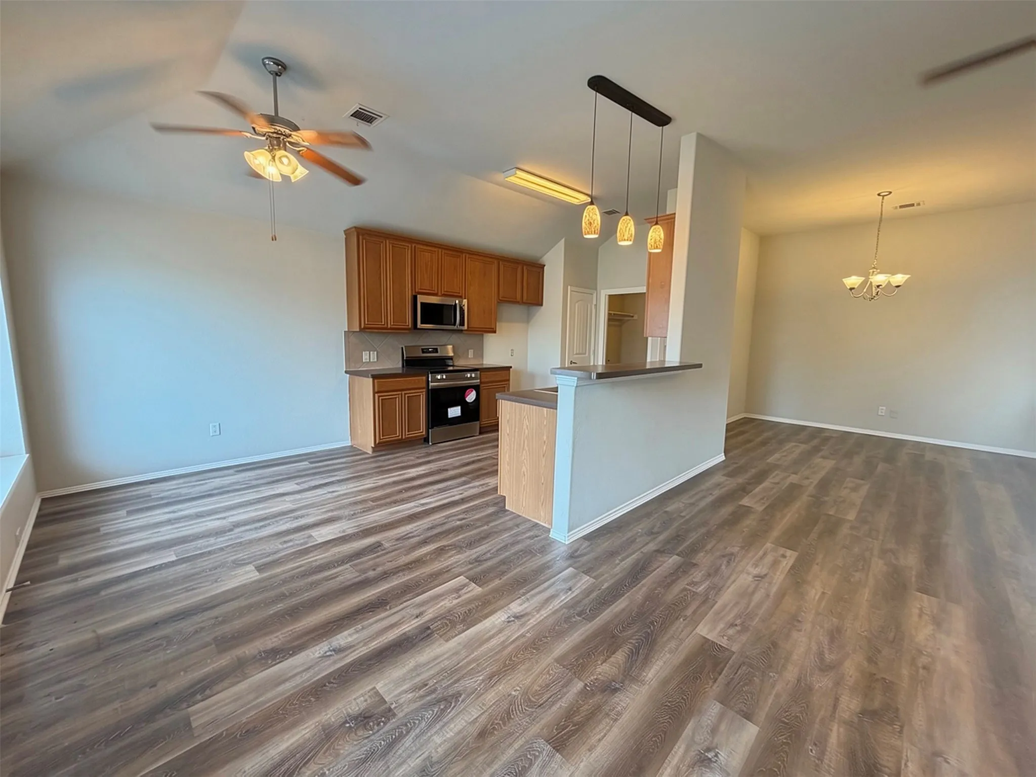 Single Family Residence For Rent in Kaufman County , 128 Starlight Drive, Forney, Texas 75126, 3 Bedroom, 2 Bathroom, 2 Garage spaces, 1,436 Sqft, built in 2007, mls#21371165, Real Estate Agent in Forney, Homes For Rent in Kaufman county, Homes For Rent in Forney, Realtor in Forney Texas, Real Estate Brokerage Independent Realty Texas, Luminita Cordes Realtor