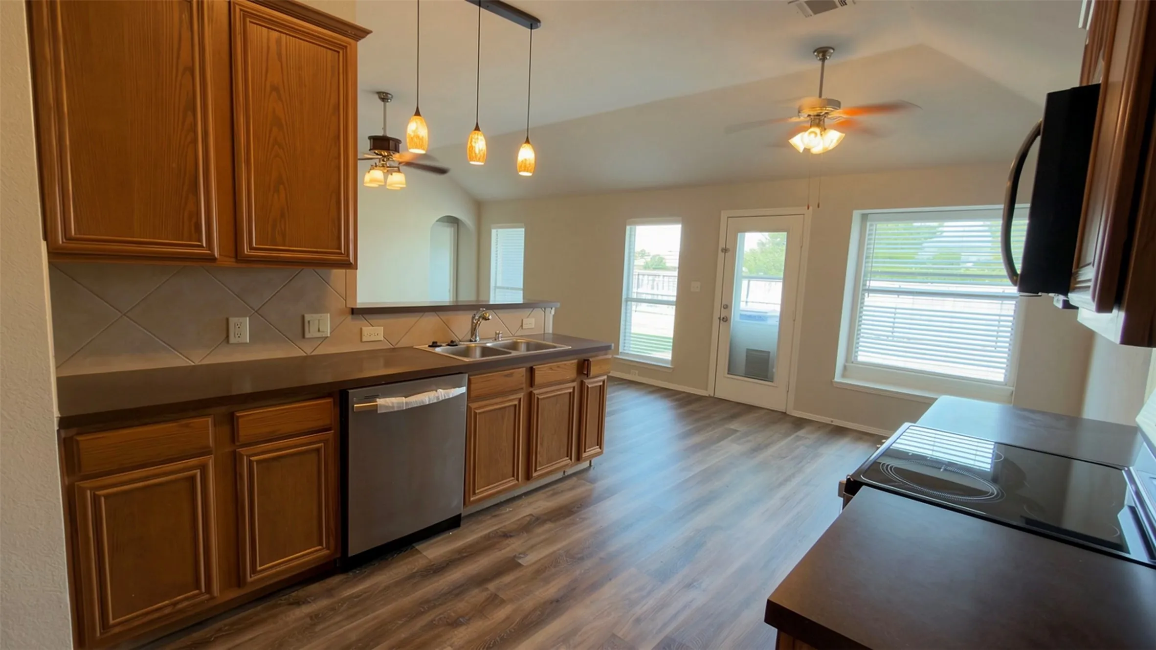 Single Family Residence For Rent in Kaufman County , 128 Starlight Drive, Forney, Texas 75126, 3 Bedroom, 2 Bathroom, 2 Garage spaces, 1,436 Sqft, built in 2007, mls#21371165, Real Estate Agent in Forney, Homes For Rent in Kaufman county, Homes For Rent in Forney, Realtor in Forney Texas, Real Estate Brokerage Independent Realty Texas, Luminita Cordes Realtor