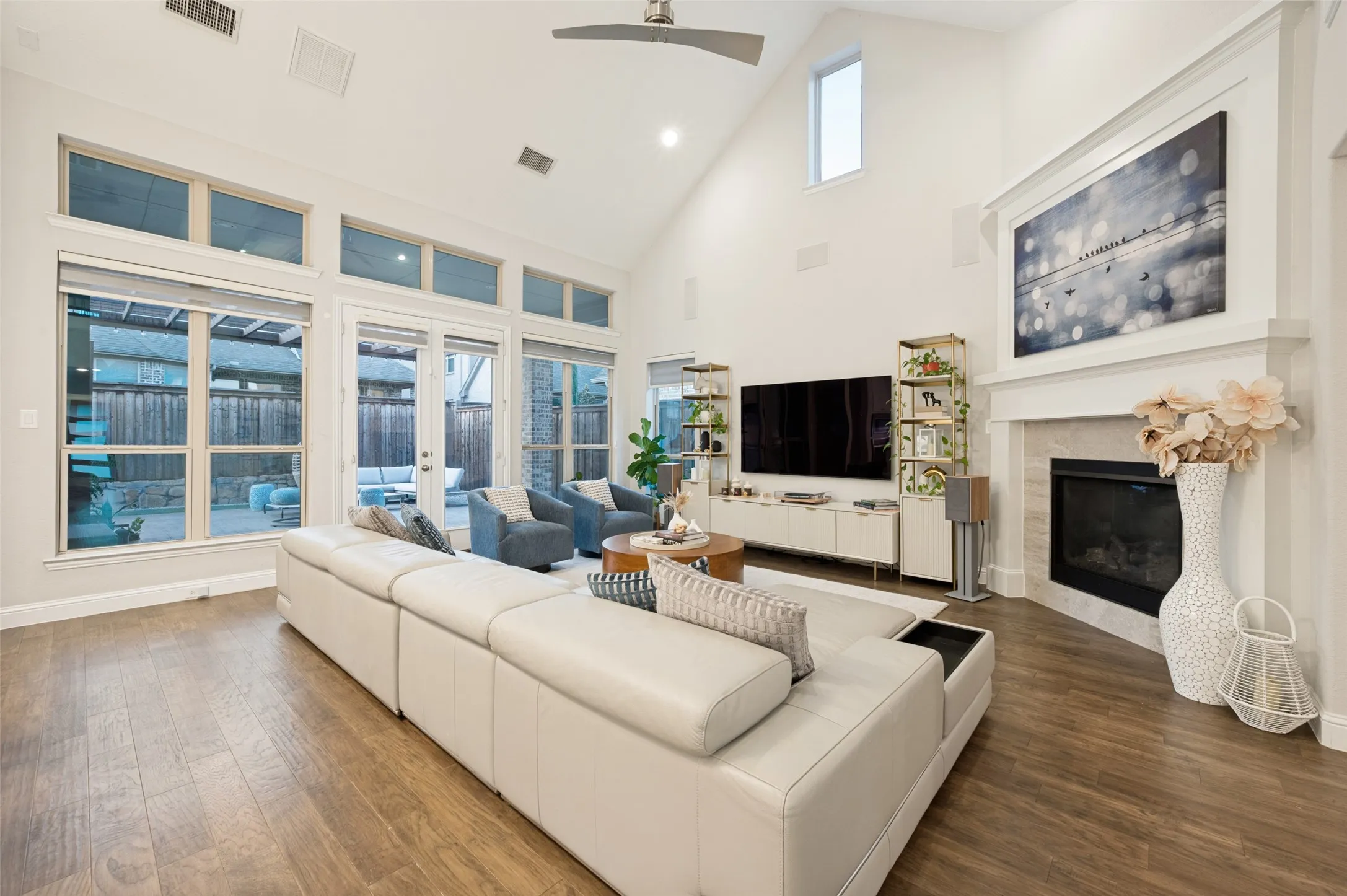 Single Family Residence For Sale in Dallas County , 125 Erling Lane, Irving, Texas 75039, 4 Bedroom, 4 Bathroom, 2 Garage spaces, 3,460 Sqft, built in 2018, mls#21371597, Real Estate Agent in Irving, Homes For Sale in Dallas county, Homes For Sale in Irving, Realtor in Irving Texas, Real Estate Brokerage Independent Realty Texas, Luminita Cordes Realtor