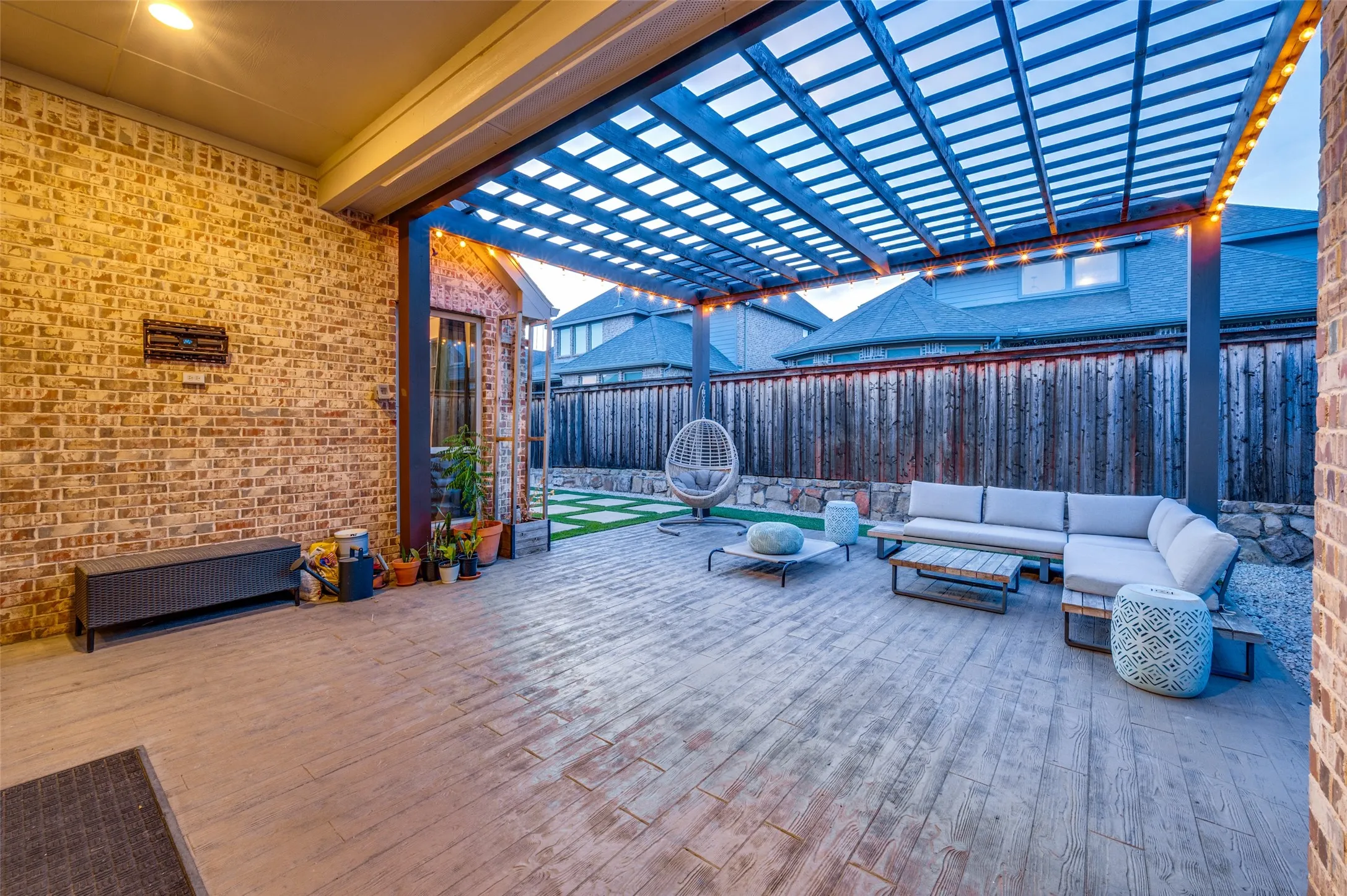 Single Family Residence For Sale in Dallas County , 125 Erling Lane, Irving, Texas 75039, 4 Bedroom, 4 Bathroom, 2 Garage spaces, 3,460 Sqft, built in 2018, mls#21371597, Real Estate Agent in Irving, Homes For Sale in Dallas county, Homes For Sale in Irving, Realtor in Irving Texas, Real Estate Brokerage Independent Realty Texas, Luminita Cordes Realtor