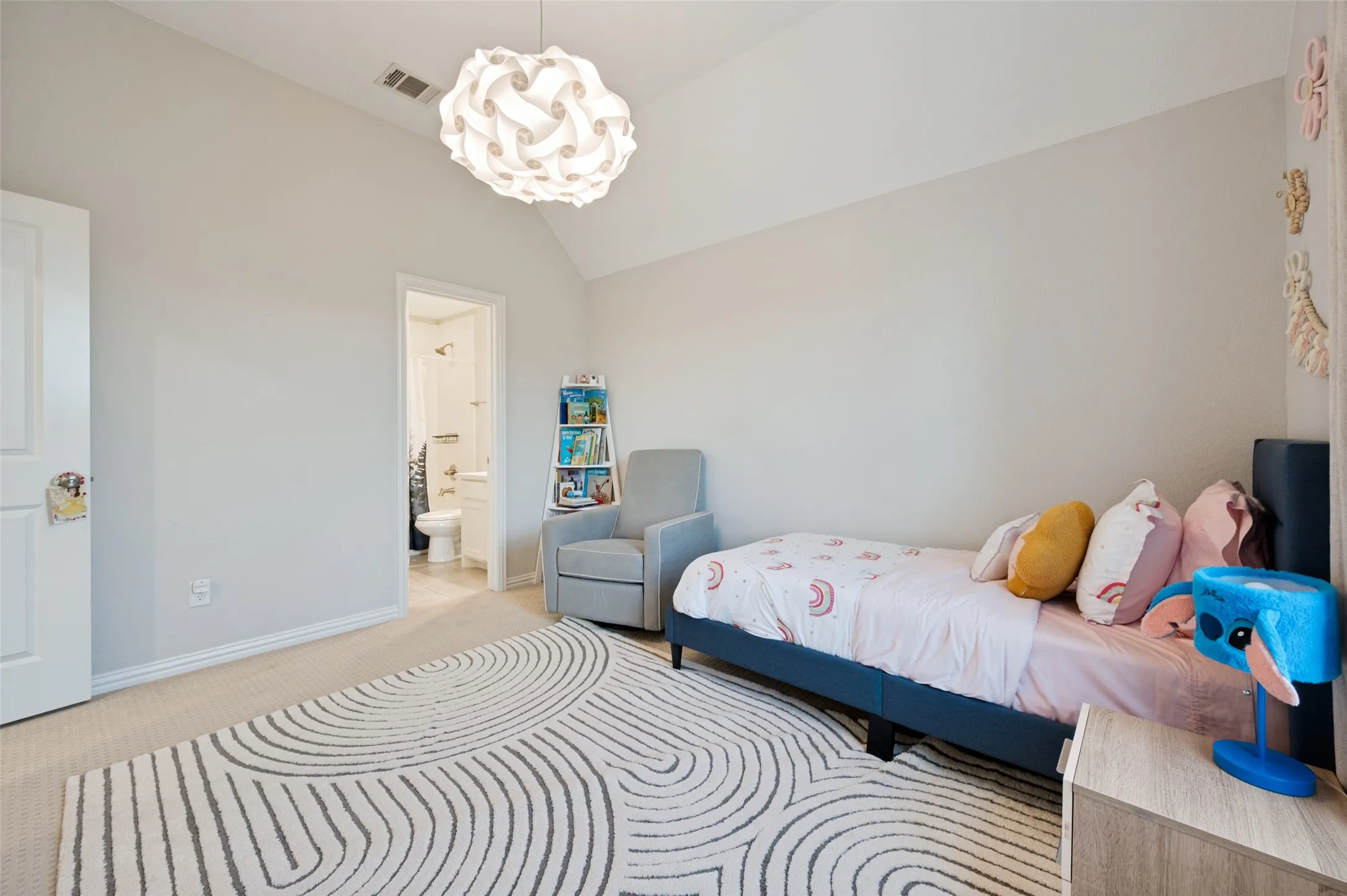 Single Family Residence For Sale in Dallas County , 125 Erling Lane, Irving, Texas 75039, 4 Bedroom, 4 Bathroom, 2 Garage spaces, 3,460 Sqft, built in 2018, mls#21371597, Real Estate Agent in Irving, Homes For Sale in Dallas county, Homes For Sale in Irving, Realtor in Irving Texas, Real Estate Brokerage Independent Realty Texas, Luminita Cordes Realtor