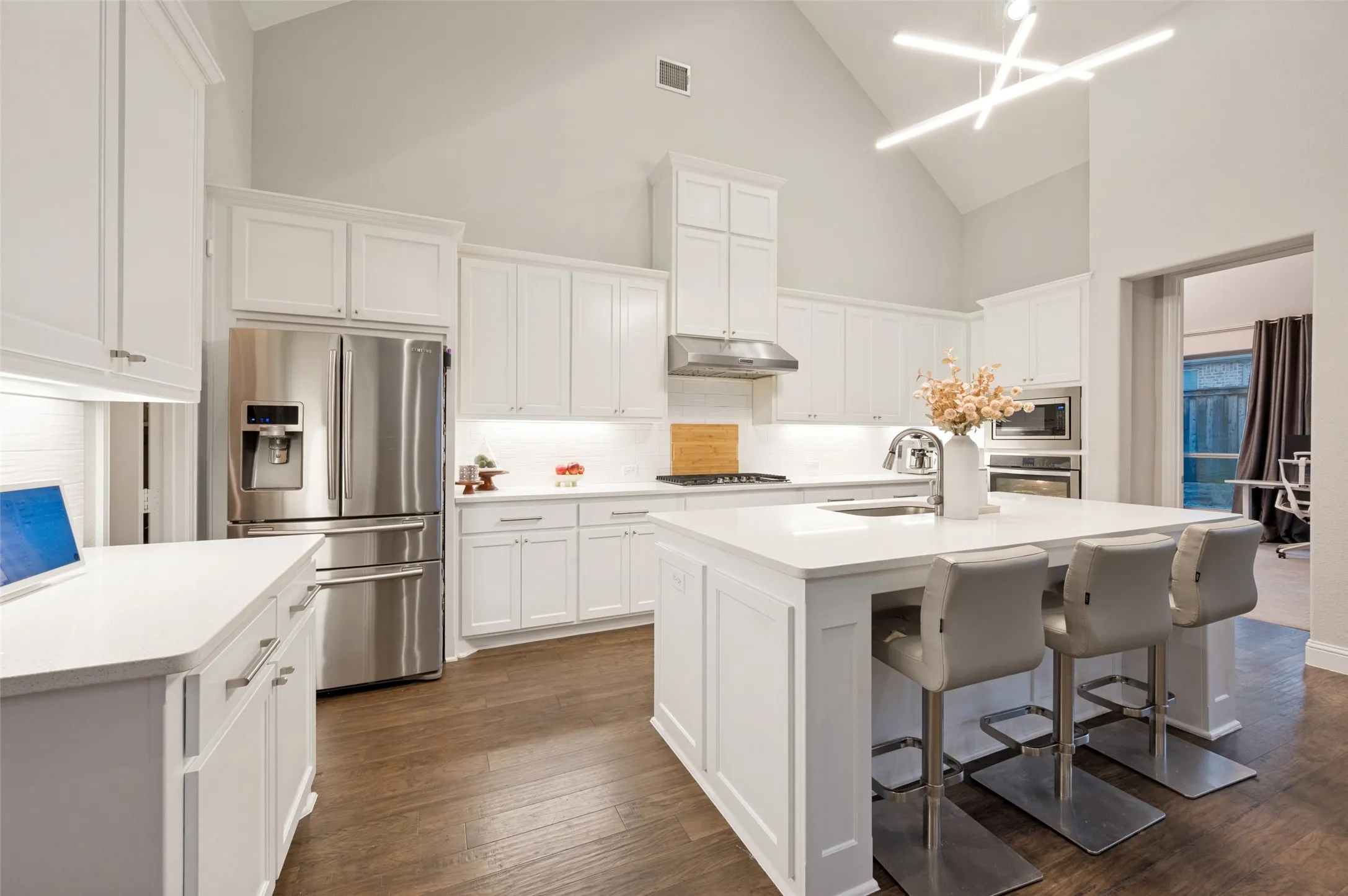 Single Family Residence For Sale in Dallas County , 125 Erling Lane, Irving, Texas 75039, 4 Bedroom, 4 Bathroom, 2 Garage spaces, 3,460 Sqft, built in 2018, mls#21371597, Real Estate Agent in Irving, Homes For Sale in Dallas county, Homes For Sale in Irving, Realtor in Irving Texas, Real Estate Brokerage Independent Realty Texas, Luminita Cordes Realtor