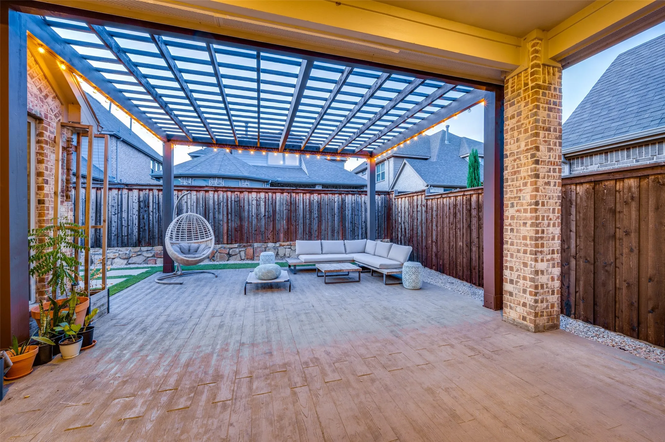 Single Family Residence For Sale in Dallas County , 125 Erling Lane, Irving, Texas 75039, 4 Bedroom, 4 Bathroom, 2 Garage spaces, 3,460 Sqft, built in 2018, mls#21371597, Real Estate Agent in Irving, Homes For Sale in Dallas county, Homes For Sale in Irving, Realtor in Irving Texas, Real Estate Brokerage Independent Realty Texas, Luminita Cordes Realtor