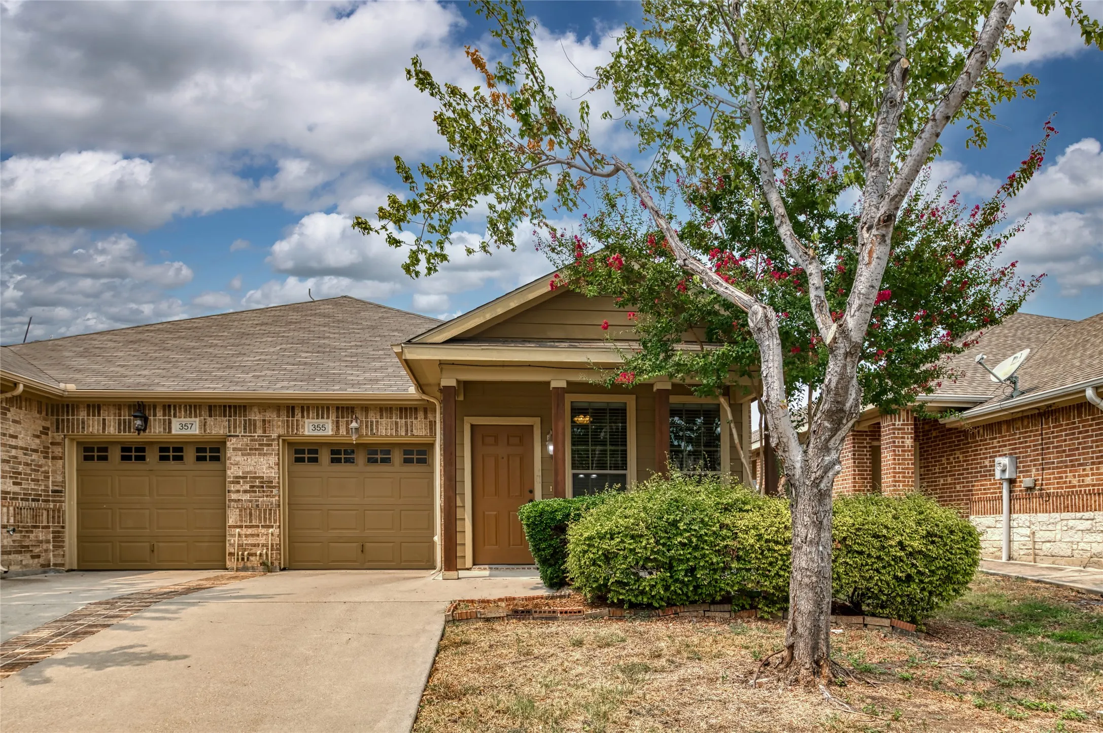 Duplex For Rent in Collin County , 355 Armstrong Lane, Lavon, Texas 75166, 3 Bedroom, 2 Bathroom, 2 Garage spaces, 1,268 Sqft, built in 2010, mls#21347285, Real Estate Agent in Lavon, Homes For Rent in Collin county, Homes For Rent in Lavon, Realtor in Lavon Texas, Real Estate Brokerage Independent Realty Texas, Luminita Cordes Realtor