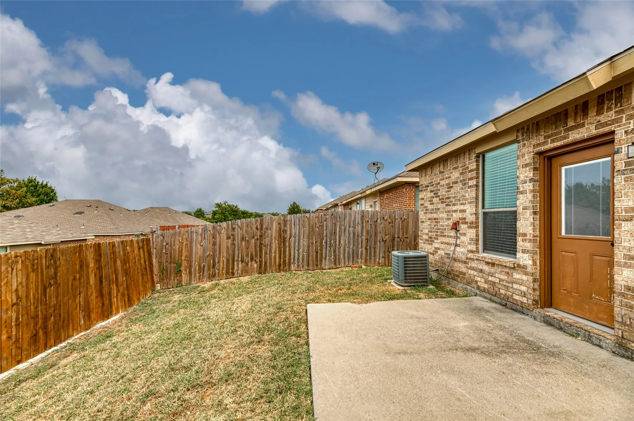 Duplex For Rent in Collin County , 355 Armstrong Lane, Lavon, Texas 75166, 3 Bedroom, 2 Bathroom, 2 Garage spaces, 1,268 Sqft, built in 2010, mls#21347285, Real Estate Agent in Lavon, Homes For Rent in Collin county, Homes For Rent in Lavon, Realtor in Lavon Texas, Real Estate Brokerage Independent Realty Texas, Luminita Cordes Realtor