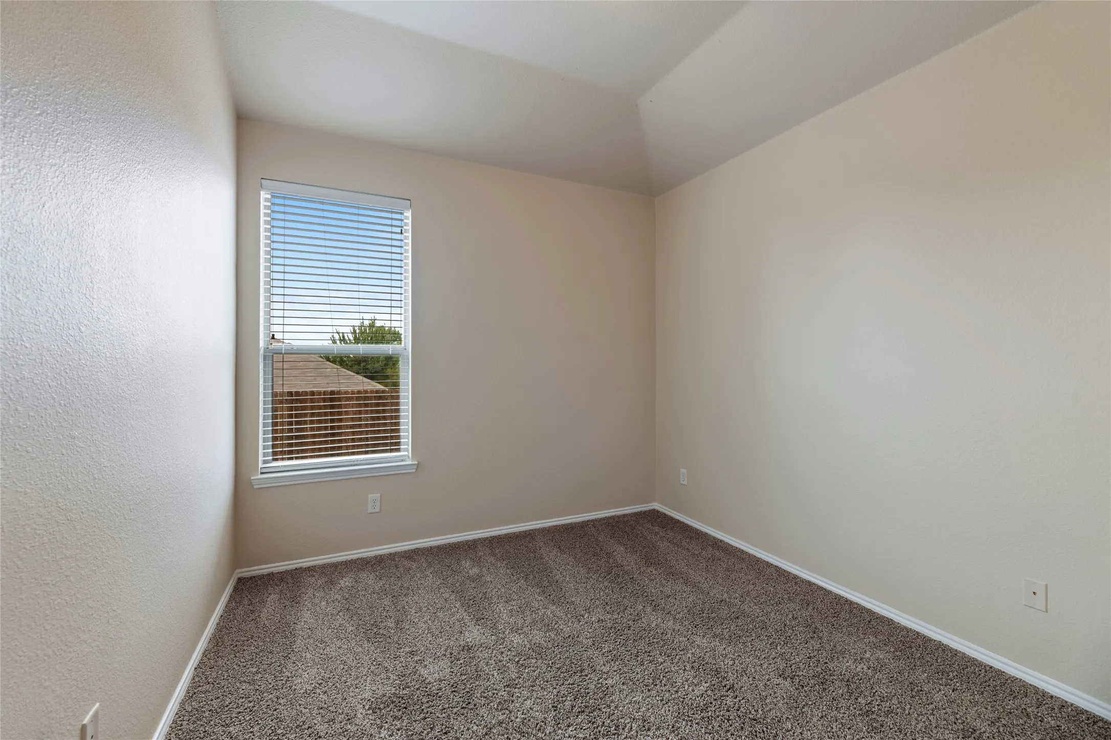 Duplex For Rent in Collin County , 355 Armstrong Lane, Lavon, Texas 75166, 3 Bedroom, 2 Bathroom, 2 Garage spaces, 1,268 Sqft, built in 2010, mls#21347285, Real Estate Agent in Lavon, Homes For Rent in Collin county, Homes For Rent in Lavon, Realtor in Lavon Texas, Real Estate Brokerage Independent Realty Texas, Luminita Cordes Realtor