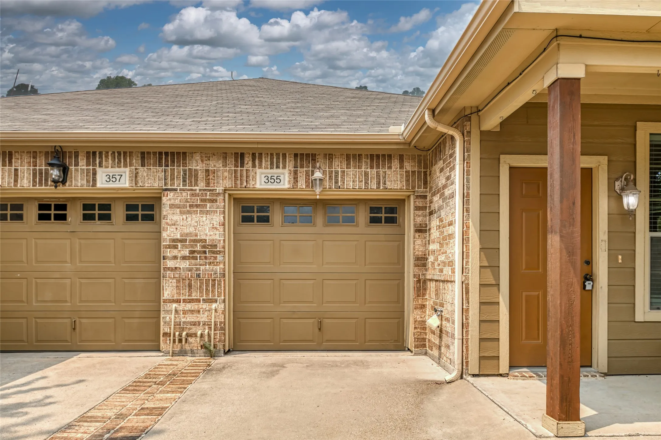 Duplex For Rent in Collin County , 355 Armstrong Lane, Lavon, Texas 75166, 3 Bedroom, 2 Bathroom, 2 Garage spaces, 1,268 Sqft, built in 2010, mls#21347285, Real Estate Agent in Lavon, Homes For Rent in Collin county, Homes For Rent in Lavon, Realtor in Lavon Texas, Real Estate Brokerage Independent Realty Texas, Luminita Cordes Realtor