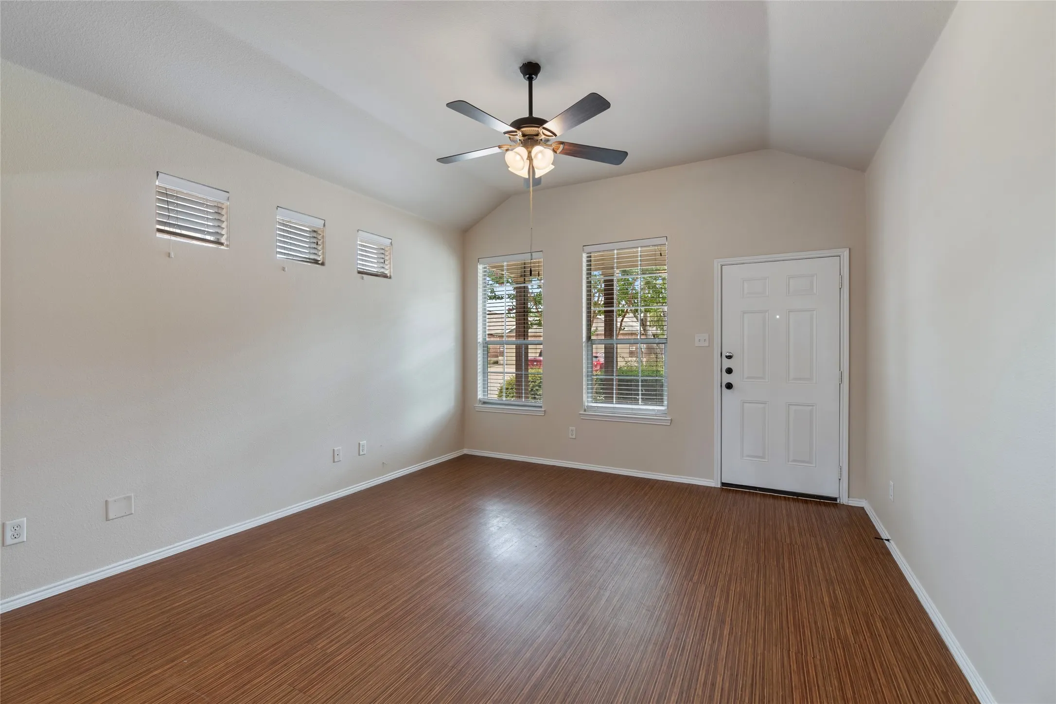 Duplex For Rent in Collin County , 355 Armstrong Lane, Lavon, Texas 75166, 3 Bedroom, 2 Bathroom, 2 Garage spaces, 1,268 Sqft, built in 2010, mls#21347285, Real Estate Agent in Lavon, Homes For Rent in Collin county, Homes For Rent in Lavon, Realtor in Lavon Texas, Real Estate Brokerage Independent Realty Texas, Luminita Cordes Realtor