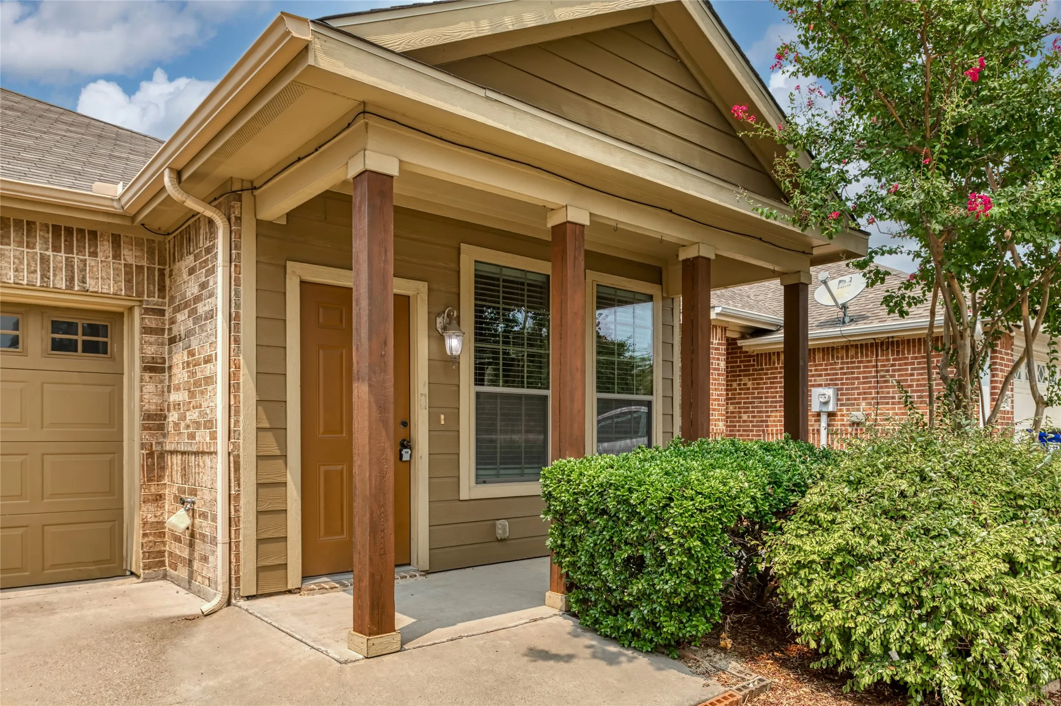 Duplex For Rent in Collin County , 355 Armstrong Lane, Lavon, Texas 75166, 3 Bedroom, 2 Bathroom, 2 Garage spaces, 1,268 Sqft, built in 2010, mls#21347285, Real Estate Agent in Lavon, Homes For Rent in Collin county, Homes For Rent in Lavon, Realtor in Lavon Texas, Real Estate Brokerage Independent Realty Texas, Luminita Cordes Realtor
