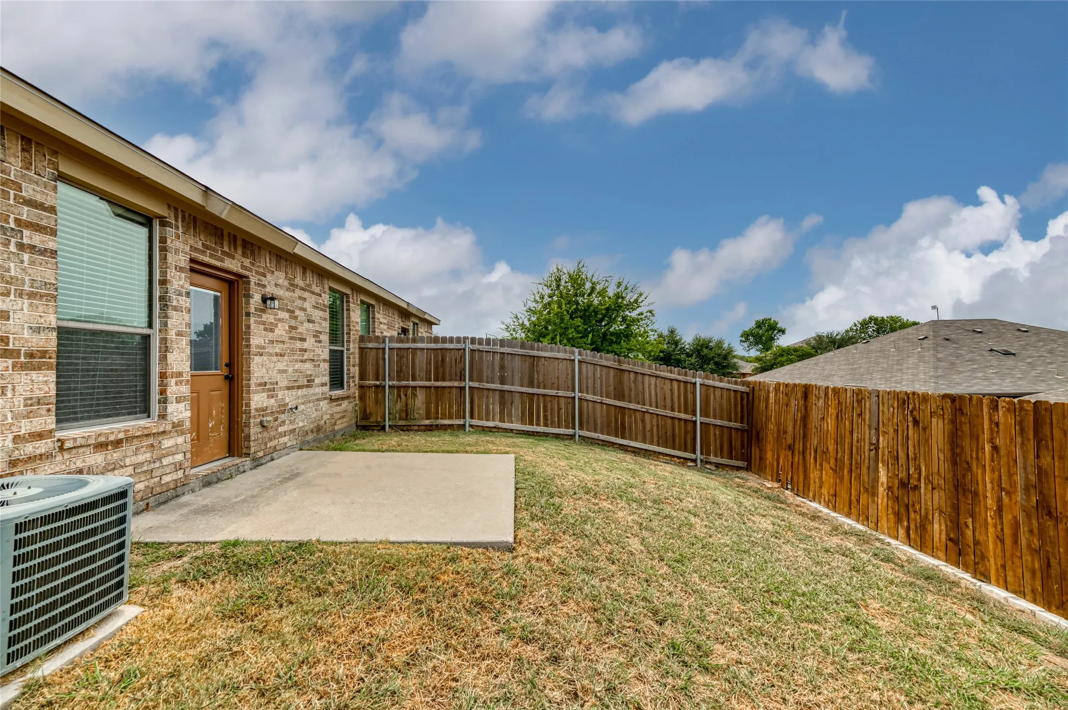 Duplex For Rent in Collin County , 355 Armstrong Lane, Lavon, Texas 75166, 3 Bedroom, 2 Bathroom, 2 Garage spaces, 1,268 Sqft, built in 2010, mls#21347285, Real Estate Agent in Lavon, Homes For Rent in Collin county, Homes For Rent in Lavon, Realtor in Lavon Texas, Real Estate Brokerage Independent Realty Texas, Luminita Cordes Realtor