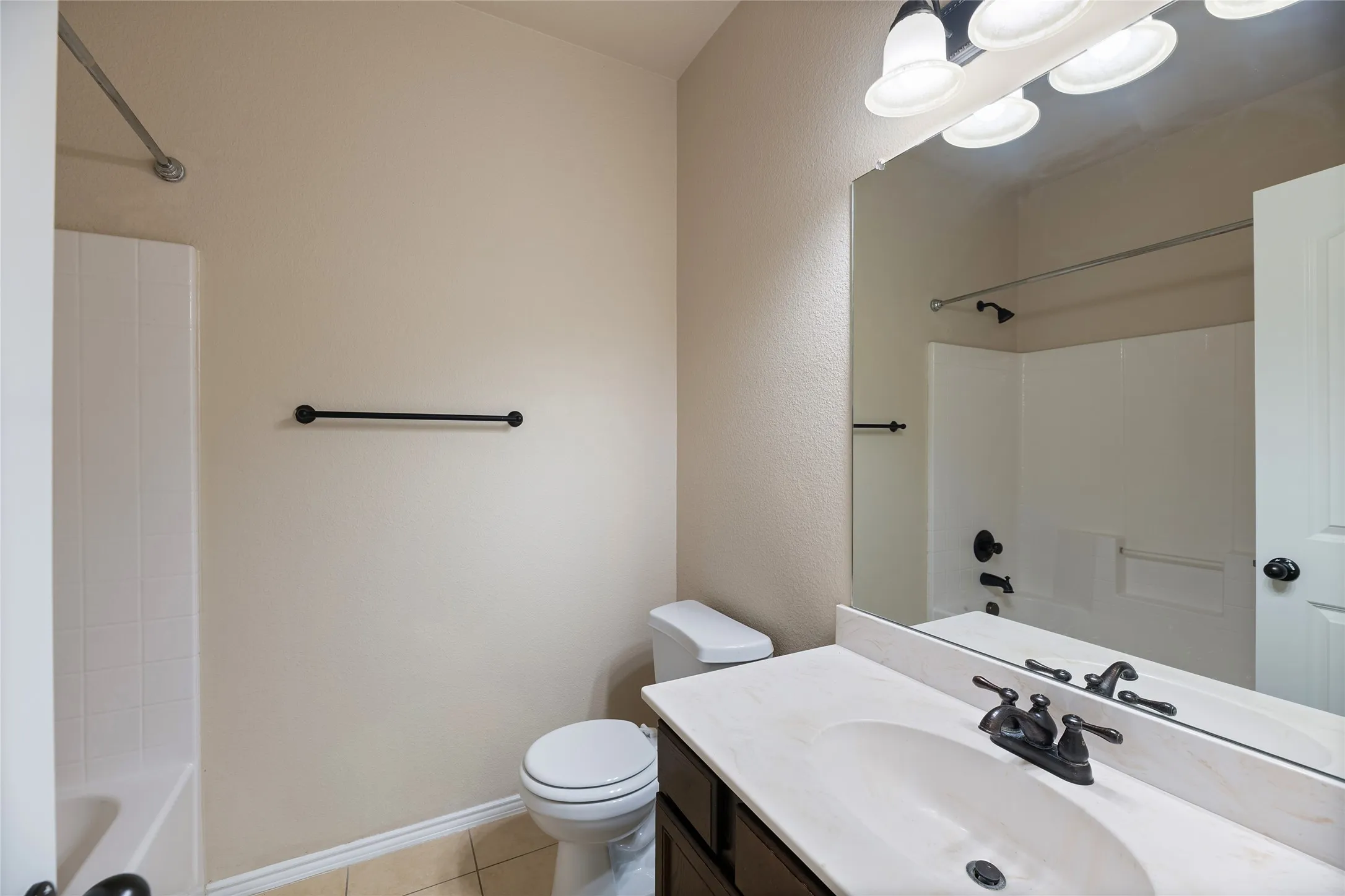Duplex For Rent in Collin County , 355 Armstrong Lane, Lavon, Texas 75166, 3 Bedroom, 2 Bathroom, 2 Garage spaces, 1,268 Sqft, built in 2010, mls#21347285, Real Estate Agent in Lavon, Homes For Rent in Collin county, Homes For Rent in Lavon, Realtor in Lavon Texas, Real Estate Brokerage Independent Realty Texas, Luminita Cordes Realtor
