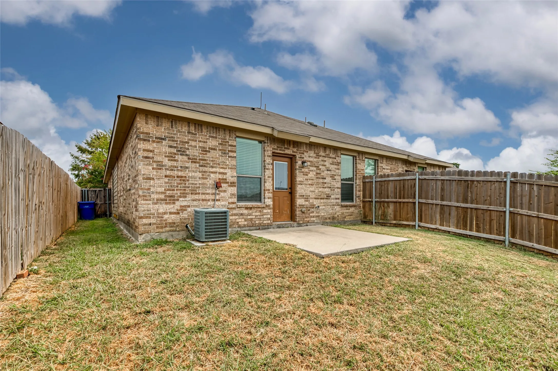 Duplex For Rent in Collin County , 355 Armstrong Lane, Lavon, Texas 75166, 3 Bedroom, 2 Bathroom, 2 Garage spaces, 1,268 Sqft, built in 2010, mls#21347285, Real Estate Agent in Lavon, Homes For Rent in Collin county, Homes For Rent in Lavon, Realtor in Lavon Texas, Real Estate Brokerage Independent Realty Texas, Luminita Cordes Realtor