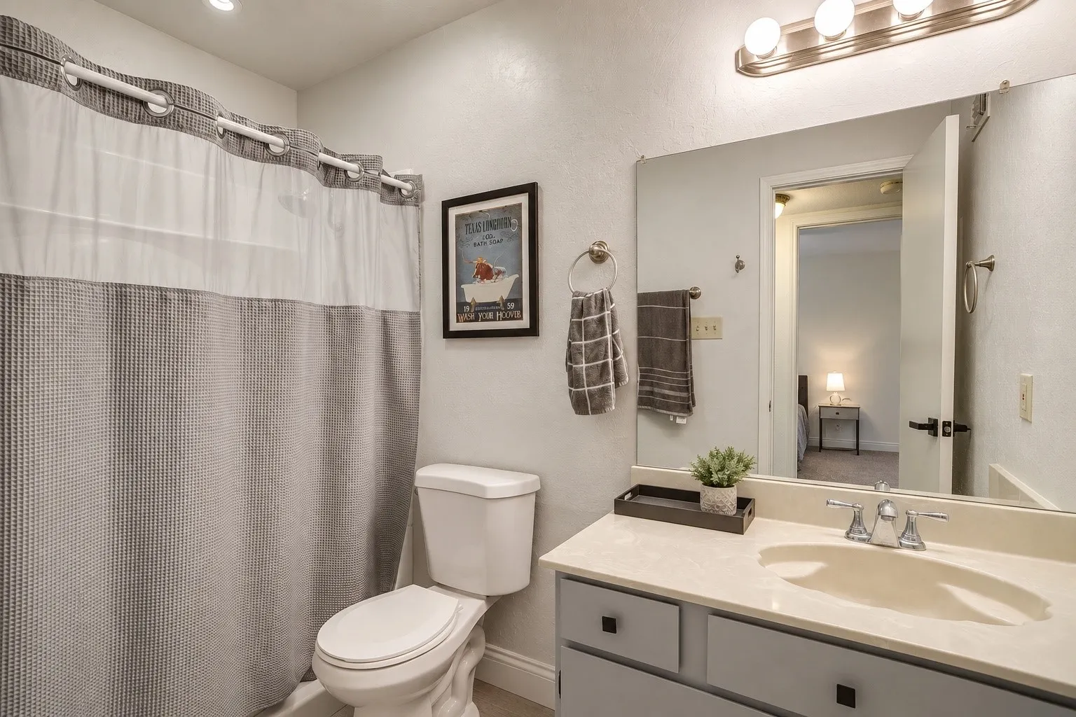 Duplex For Rent in Tarrant County , 121 Myers Drive, White Settlement, Texas 76108, 2 Bedroom, 2 Bathroom, 1 Garage spaces, 1,607 Sqft, built in 1985, mls#21370789, Real Estate Agent in White Settlement, Homes For Rent in Tarrant county, Homes For Rent in White Settlement, Realtor in White Settlement Texas, Real Estate Brokerage Independent Realty Texas, Luminita Cordes Realtor