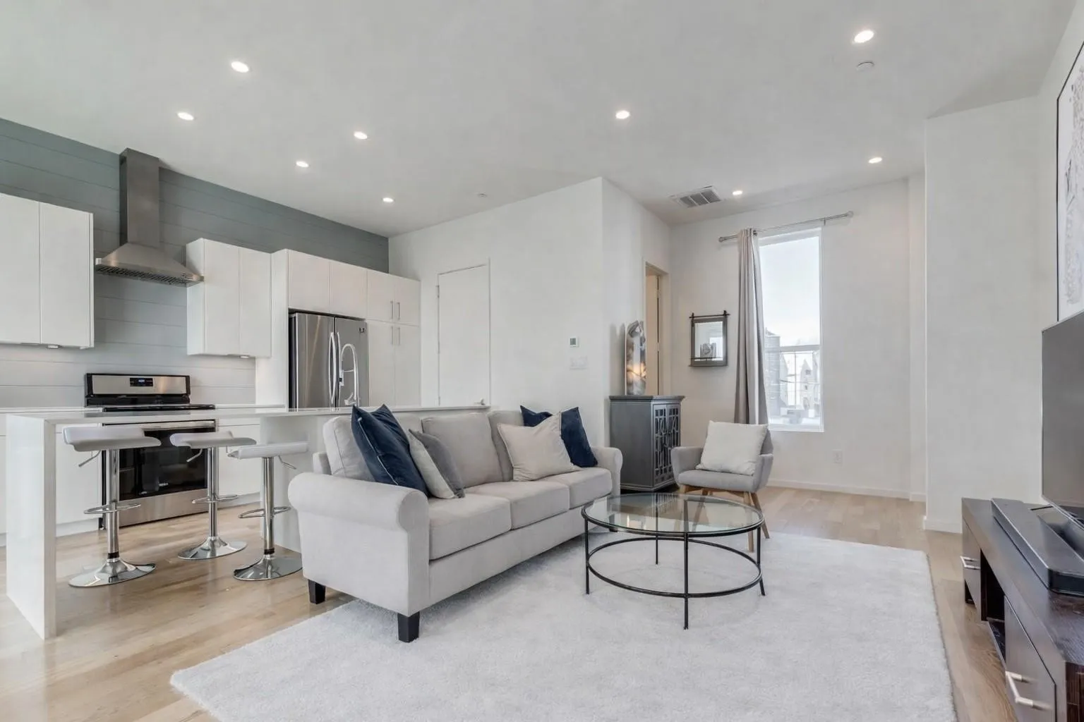 Condominium For Sale in Dallas County , 1514 N Washington 105, Dallas, Texas 75204, 2 Bedroom, 3 Bathroom, 2 Garage spaces, 1,417 Sqft, built in 2019, mls#21370117, Real Estate Agent in Dallas, Homes For Sale in Dallas county, Homes For Sale in Dallas, Realtor in Dallas Texas, Real Estate Brokerage Independent Realty Texas, Luminita Cordes Realtor