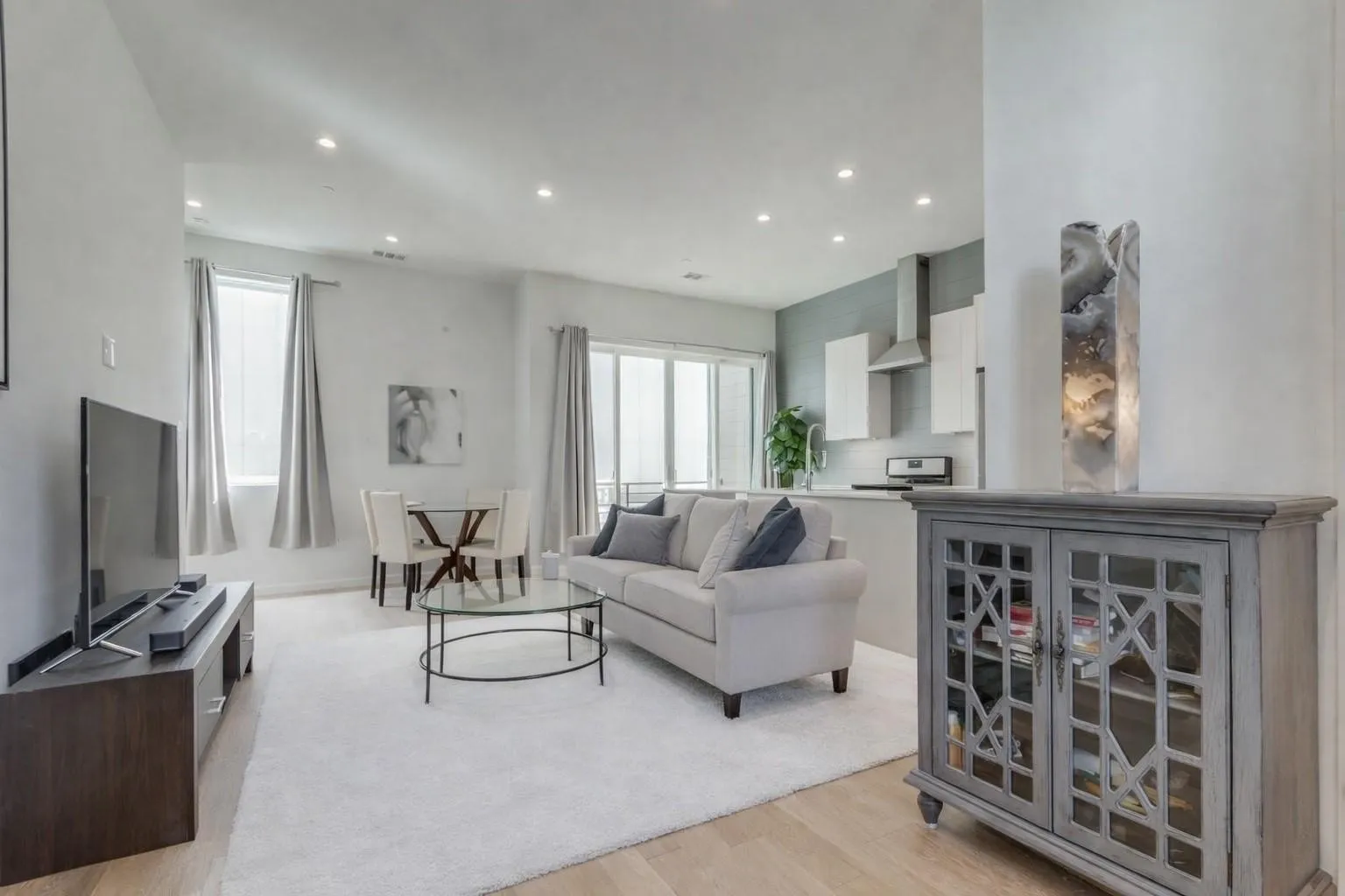 Condominium For Sale in Dallas County , 1514 N Washington 105, Dallas, Texas 75204, 2 Bedroom, 3 Bathroom, 2 Garage spaces, 1,417 Sqft, built in 2019, mls#21370117, Real Estate Agent in Dallas, Homes For Sale in Dallas county, Homes For Sale in Dallas, Realtor in Dallas Texas, Real Estate Brokerage Independent Realty Texas, Luminita Cordes Realtor