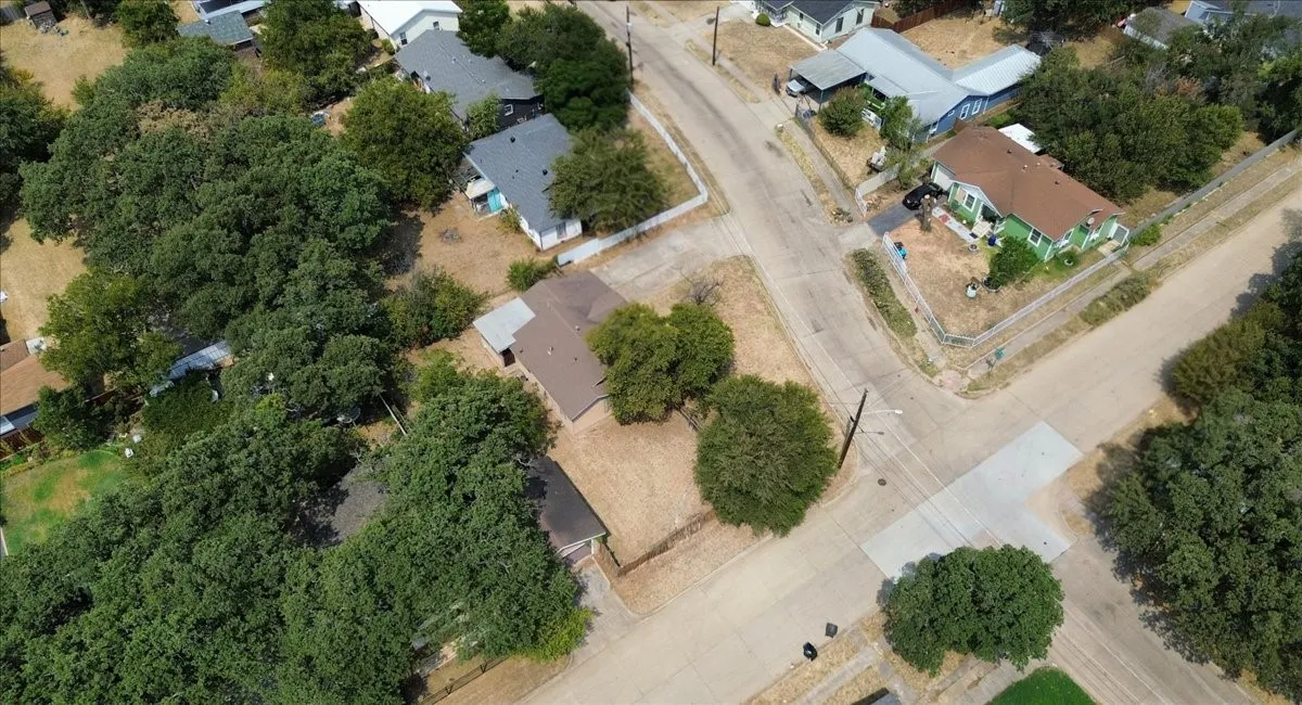 Single Family Residence For Sale in Tarrant County , 2640 Pioneer Street, Fort Worth, Texas 76119, 3 Bedroom, 1 Bathroom, 2 Garage spaces, 1,164 Sqft, built in 1955, mls#21371601, Real Estate Agent in Fort Worth, Homes For Sale in Tarrant county, Homes For Sale in Fort Worth, Realtor in Fort Worth Texas, Real Estate Brokerage Independent Realty Texas, Luminita Cordes Realtor