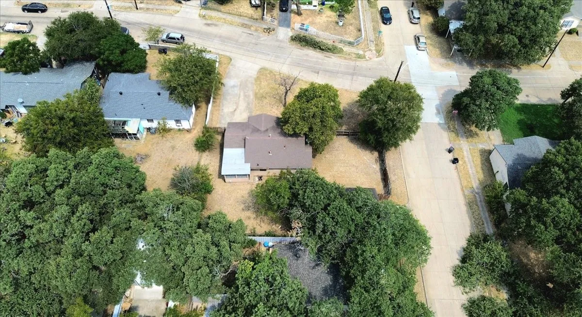 Single Family Residence For Sale in Tarrant County , 2640 Pioneer Street, Fort Worth, Texas 76119, 3 Bedroom, 1 Bathroom, 2 Garage spaces, 1,164 Sqft, built in 1955, mls#21371601, Real Estate Agent in Fort Worth, Homes For Sale in Tarrant county, Homes For Sale in Fort Worth, Realtor in Fort Worth Texas, Real Estate Brokerage Independent Realty Texas, Luminita Cordes Realtor
