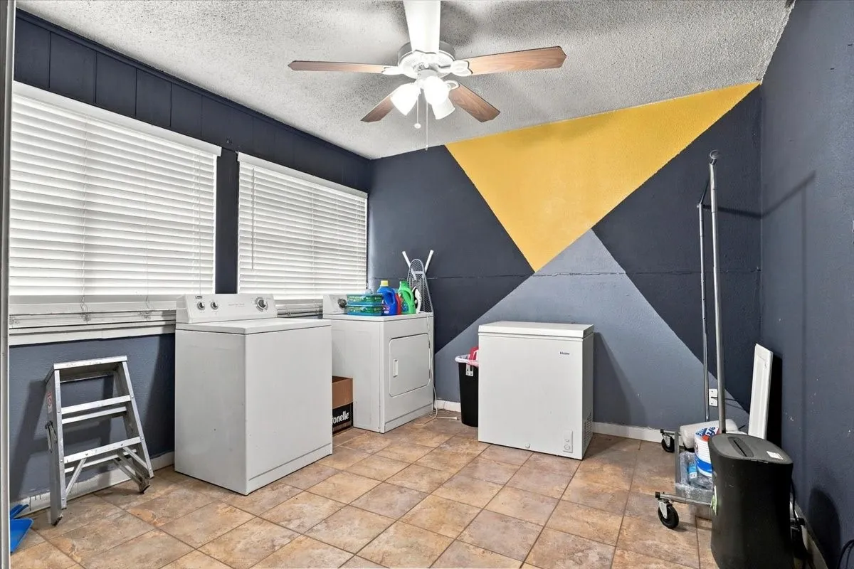 Single Family Residence For Sale in Tarrant County , 2640 Pioneer Street, Fort Worth, Texas 76119, 3 Bedroom, 1 Bathroom, 2 Garage spaces, 1,164 Sqft, built in 1955, mls#21371601, Real Estate Agent in Fort Worth, Homes For Sale in Tarrant county, Homes For Sale in Fort Worth, Realtor in Fort Worth Texas, Real Estate Brokerage Independent Realty Texas, Luminita Cordes Realtor