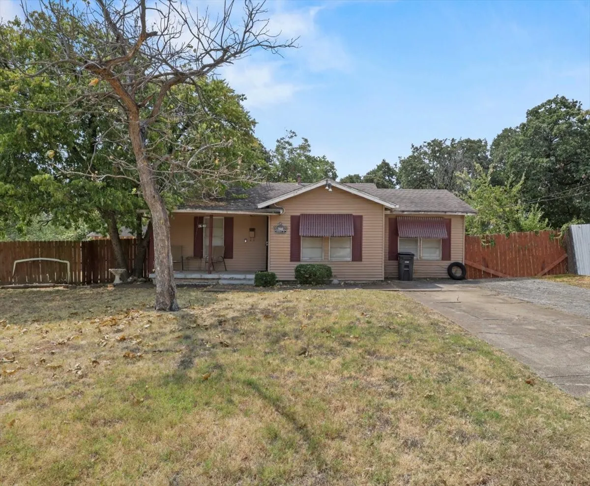 Single Family Residence For Sale in Tarrant County , 2640 Pioneer Street, Fort Worth, Texas 76119, 3 Bedroom, 1 Bathroom, 2 Garage spaces, 1,164 Sqft, built in 1955, mls#21371601, Real Estate Agent in Fort Worth, Homes For Sale in Tarrant county, Homes For Sale in Fort Worth, Realtor in Fort Worth Texas, Real Estate Brokerage Independent Realty Texas, Luminita Cordes Realtor
