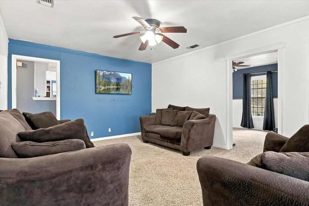 Single Family Residence For Sale in Tarrant County , 2640 Pioneer Street, Fort Worth, Texas 76119, 3 Bedroom, 1 Bathroom, 2 Garage spaces, 1,164 Sqft, built in 1955, mls#21371601, Real Estate Agent in Fort Worth, Homes For Sale in Tarrant county, Homes For Sale in Fort Worth, Realtor in Fort Worth Texas, Real Estate Brokerage Independent Realty Texas, Luminita Cordes Realtor
