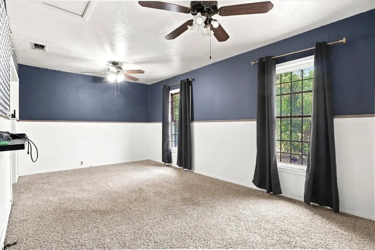 Single Family Residence For Sale in Tarrant County , 2640 Pioneer Street, Fort Worth, Texas 76119, 3 Bedroom, 1 Bathroom, 2 Garage spaces, 1,164 Sqft, built in 1955, mls#21371601, Real Estate Agent in Fort Worth, Homes For Sale in Tarrant county, Homes For Sale in Fort Worth, Realtor in Fort Worth Texas, Real Estate Brokerage Independent Realty Texas, Luminita Cordes Realtor
