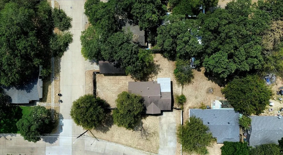 Single Family Residence For Sale in Tarrant County , 2640 Pioneer Street, Fort Worth, Texas 76119, 3 Bedroom, 1 Bathroom, 2 Garage spaces, 1,164 Sqft, built in 1955, mls#21371601, Real Estate Agent in Fort Worth, Homes For Sale in Tarrant county, Homes For Sale in Fort Worth, Realtor in Fort Worth Texas, Real Estate Brokerage Independent Realty Texas, Luminita Cordes Realtor