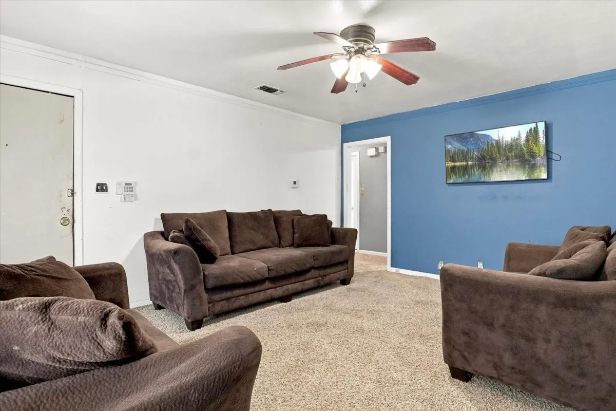 Single Family Residence For Sale in Tarrant County , 2640 Pioneer Street, Fort Worth, Texas 76119, 3 Bedroom, 1 Bathroom, 2 Garage spaces, 1,164 Sqft, built in 1955, mls#21371601, Real Estate Agent in Fort Worth, Homes For Sale in Tarrant county, Homes For Sale in Fort Worth, Realtor in Fort Worth Texas, Real Estate Brokerage Independent Realty Texas, Luminita Cordes Realtor