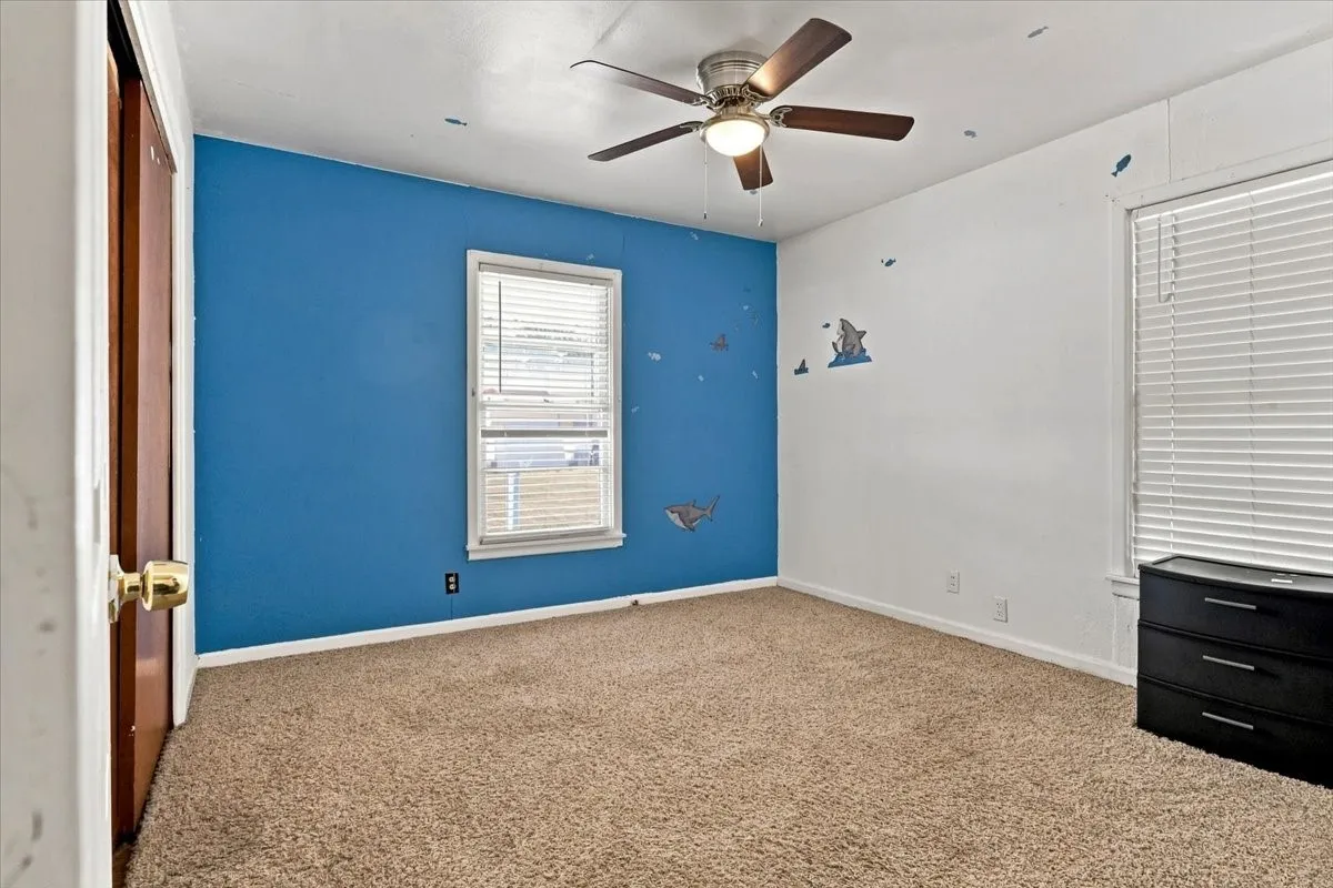 Single Family Residence For Sale in Tarrant County , 2640 Pioneer Street, Fort Worth, Texas 76119, 3 Bedroom, 1 Bathroom, 2 Garage spaces, 1,164 Sqft, built in 1955, mls#21371601, Real Estate Agent in Fort Worth, Homes For Sale in Tarrant county, Homes For Sale in Fort Worth, Realtor in Fort Worth Texas, Real Estate Brokerage Independent Realty Texas, Luminita Cordes Realtor