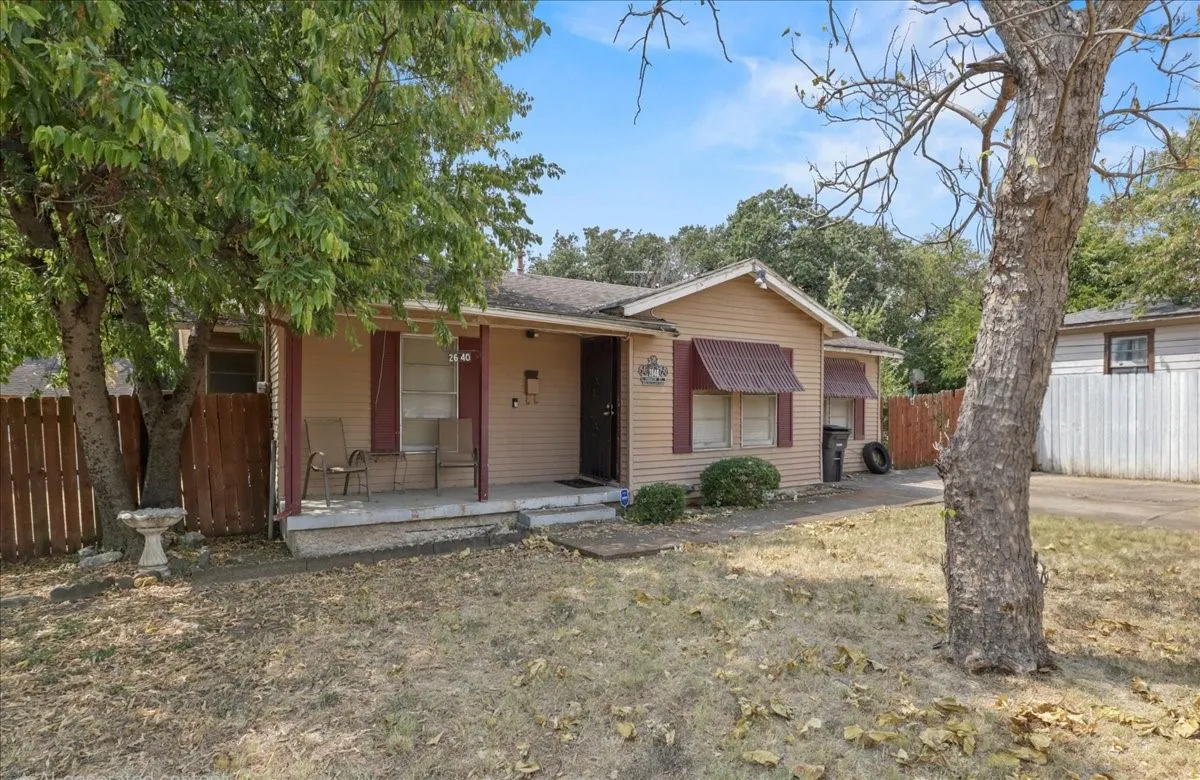 Single Family Residence For Sale in Tarrant County , 2640 Pioneer Street, Fort Worth, Texas 76119, 3 Bedroom, 1 Bathroom, 2 Garage spaces, 1,164 Sqft, built in 1955, mls#21371601, Real Estate Agent in Fort Worth, Homes For Sale in Tarrant county, Homes For Sale in Fort Worth, Realtor in Fort Worth Texas, Real Estate Brokerage Independent Realty Texas, Luminita Cordes Realtor