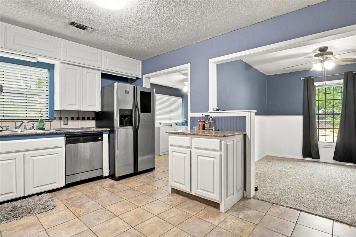 Single Family Residence For Sale in Tarrant County , 2640 Pioneer Street, Fort Worth, Texas 76119, 3 Bedroom, 1 Bathroom, 2 Garage spaces, 1,164 Sqft, built in 1955, mls#21371601, Real Estate Agent in Fort Worth, Homes For Sale in Tarrant county, Homes For Sale in Fort Worth, Realtor in Fort Worth Texas, Real Estate Brokerage Independent Realty Texas, Luminita Cordes Realtor