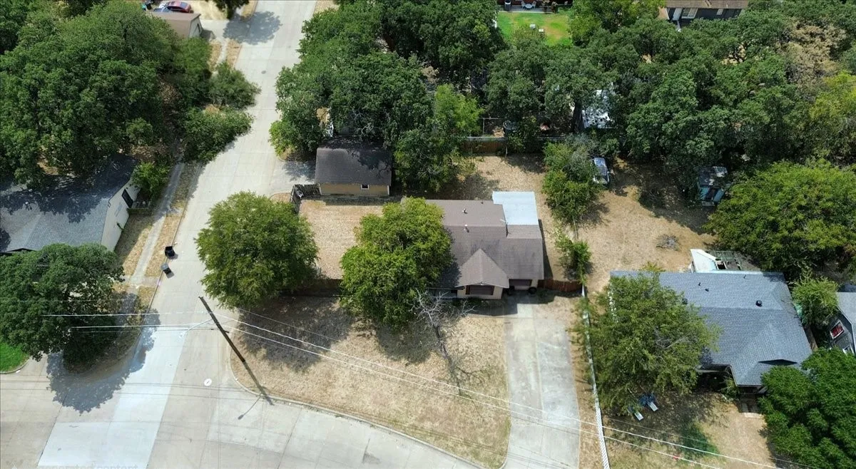 Single Family Residence For Sale in Tarrant County , 2640 Pioneer Street, Fort Worth, Texas 76119, 3 Bedroom, 1 Bathroom, 2 Garage spaces, 1,164 Sqft, built in 1955, mls#21371601, Real Estate Agent in Fort Worth, Homes For Sale in Tarrant county, Homes For Sale in Fort Worth, Realtor in Fort Worth Texas, Real Estate Brokerage Independent Realty Texas, Luminita Cordes Realtor