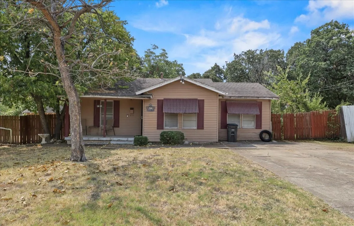 Single Family Residence For Sale in Tarrant County , 2640 Pioneer Street, Fort Worth, Texas 76119, 3 Bedroom, 1 Bathroom, 2 Garage spaces, 1,164 Sqft, built in 1955, mls#21371601, Real Estate Agent in Fort Worth, Homes For Sale in Tarrant county, Homes For Sale in Fort Worth, Realtor in Fort Worth Texas, Real Estate Brokerage Independent Realty Texas, Luminita Cordes Realtor