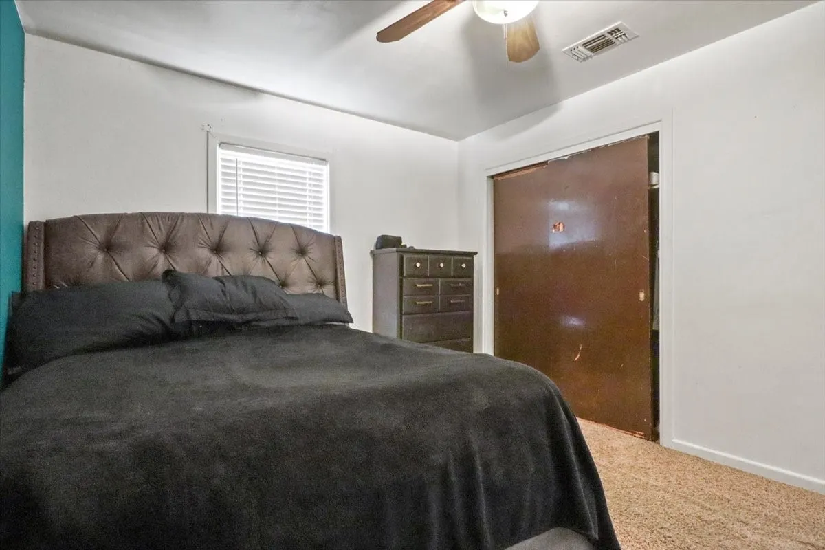 Single Family Residence For Sale in Tarrant County , 2640 Pioneer Street, Fort Worth, Texas 76119, 3 Bedroom, 1 Bathroom, 2 Garage spaces, 1,164 Sqft, built in 1955, mls#21371601, Real Estate Agent in Fort Worth, Homes For Sale in Tarrant county, Homes For Sale in Fort Worth, Realtor in Fort Worth Texas, Real Estate Brokerage Independent Realty Texas, Luminita Cordes Realtor