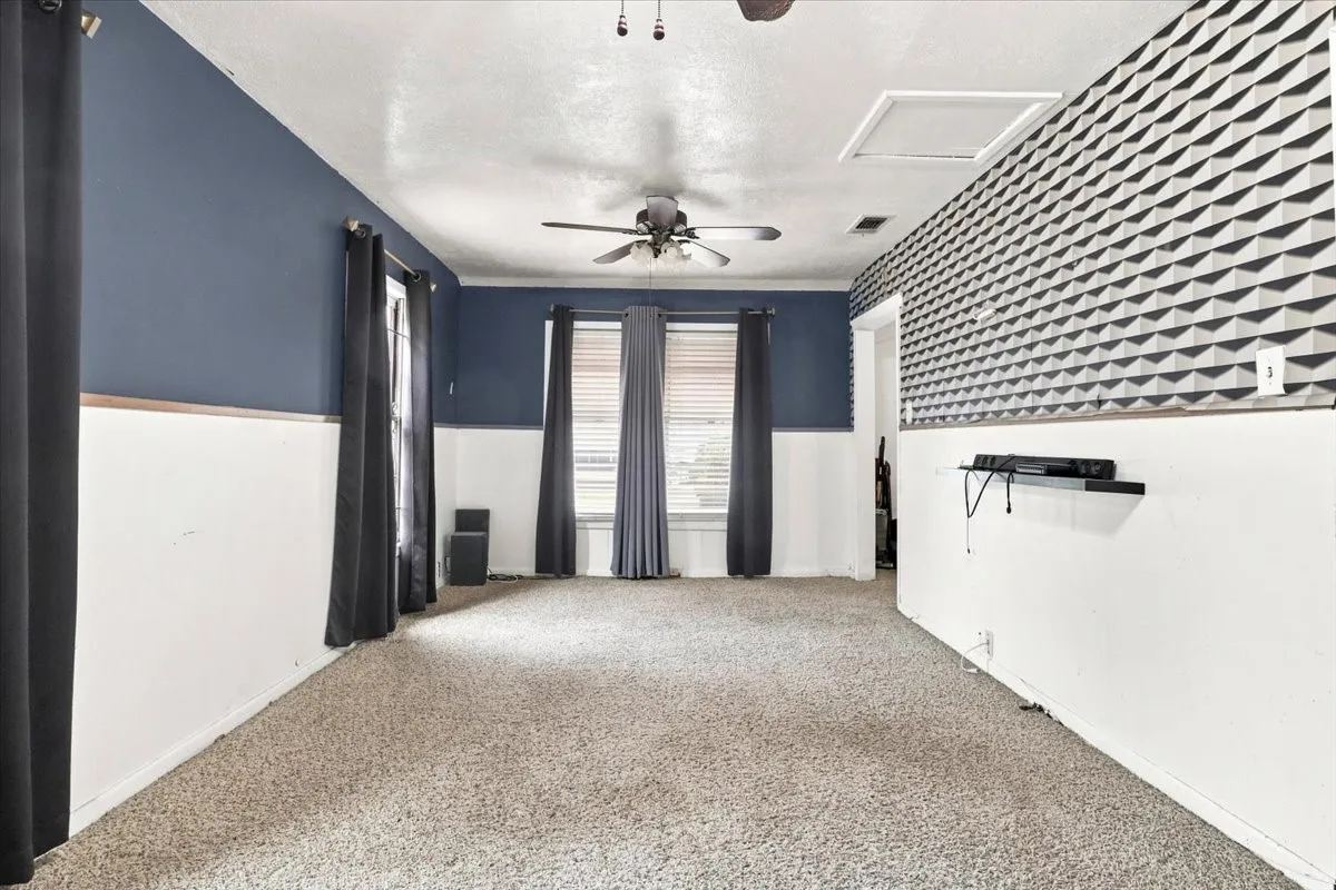 Single Family Residence For Sale in Tarrant County , 2640 Pioneer Street, Fort Worth, Texas 76119, 3 Bedroom, 1 Bathroom, 2 Garage spaces, 1,164 Sqft, built in 1955, mls#21371601, Real Estate Agent in Fort Worth, Homes For Sale in Tarrant county, Homes For Sale in Fort Worth, Realtor in Fort Worth Texas, Real Estate Brokerage Independent Realty Texas, Luminita Cordes Realtor