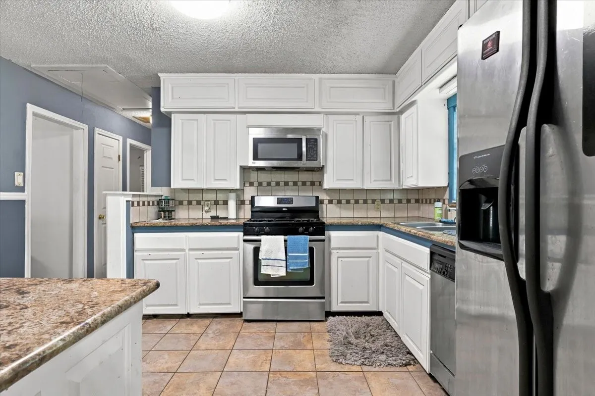 Single Family Residence For Sale in Tarrant County , 2640 Pioneer Street, Fort Worth, Texas 76119, 3 Bedroom, 1 Bathroom, 2 Garage spaces, 1,164 Sqft, built in 1955, mls#21371601, Real Estate Agent in Fort Worth, Homes For Sale in Tarrant county, Homes For Sale in Fort Worth, Realtor in Fort Worth Texas, Real Estate Brokerage Independent Realty Texas, Luminita Cordes Realtor