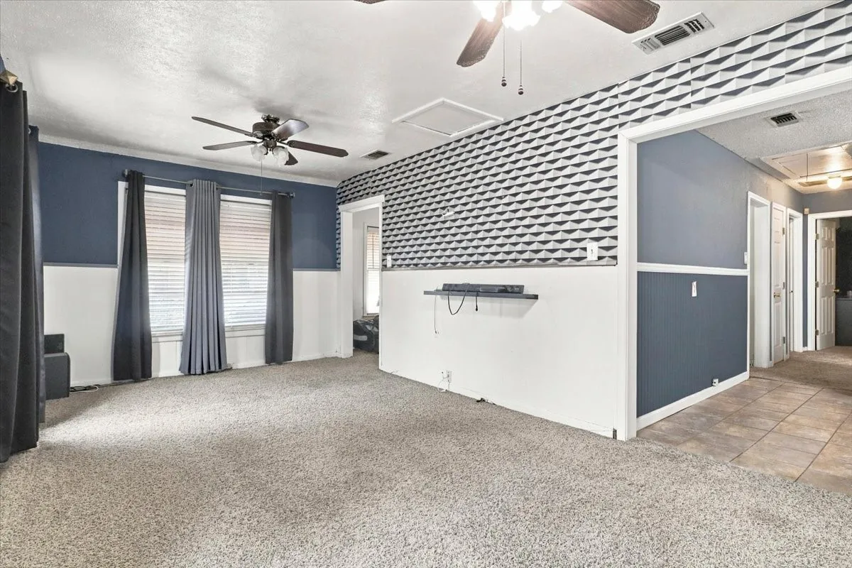 Single Family Residence For Sale in Tarrant County , 2640 Pioneer Street, Fort Worth, Texas 76119, 3 Bedroom, 1 Bathroom, 2 Garage spaces, 1,164 Sqft, built in 1955, mls#21371601, Real Estate Agent in Fort Worth, Homes For Sale in Tarrant county, Homes For Sale in Fort Worth, Realtor in Fort Worth Texas, Real Estate Brokerage Independent Realty Texas, Luminita Cordes Realtor