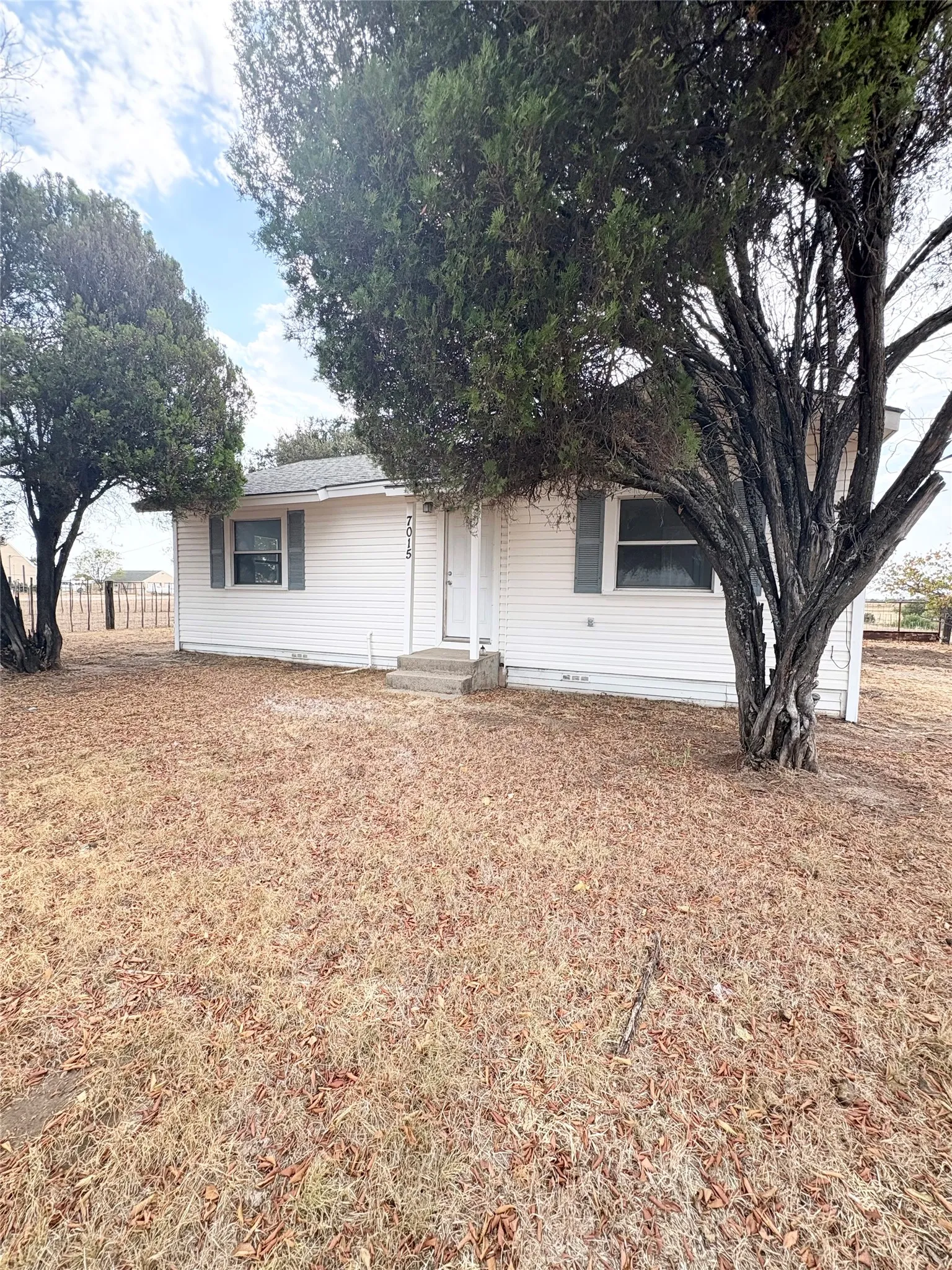 Single Family Residence For Rent in Parker County , 7015 FM 920, Weatherford, Texas 76088, 2 Bedroom, 1 Bathroom, Garage spaces, 851 Sqft, built in 1995, mls#21371590, Real Estate Agent in Weatherford, Homes For Rent in Parker county, Homes For Rent in Weatherford, Realtor in Weatherford Texas, Real Estate Brokerage Independent Realty Texas, Luminita Cordes Realtor
