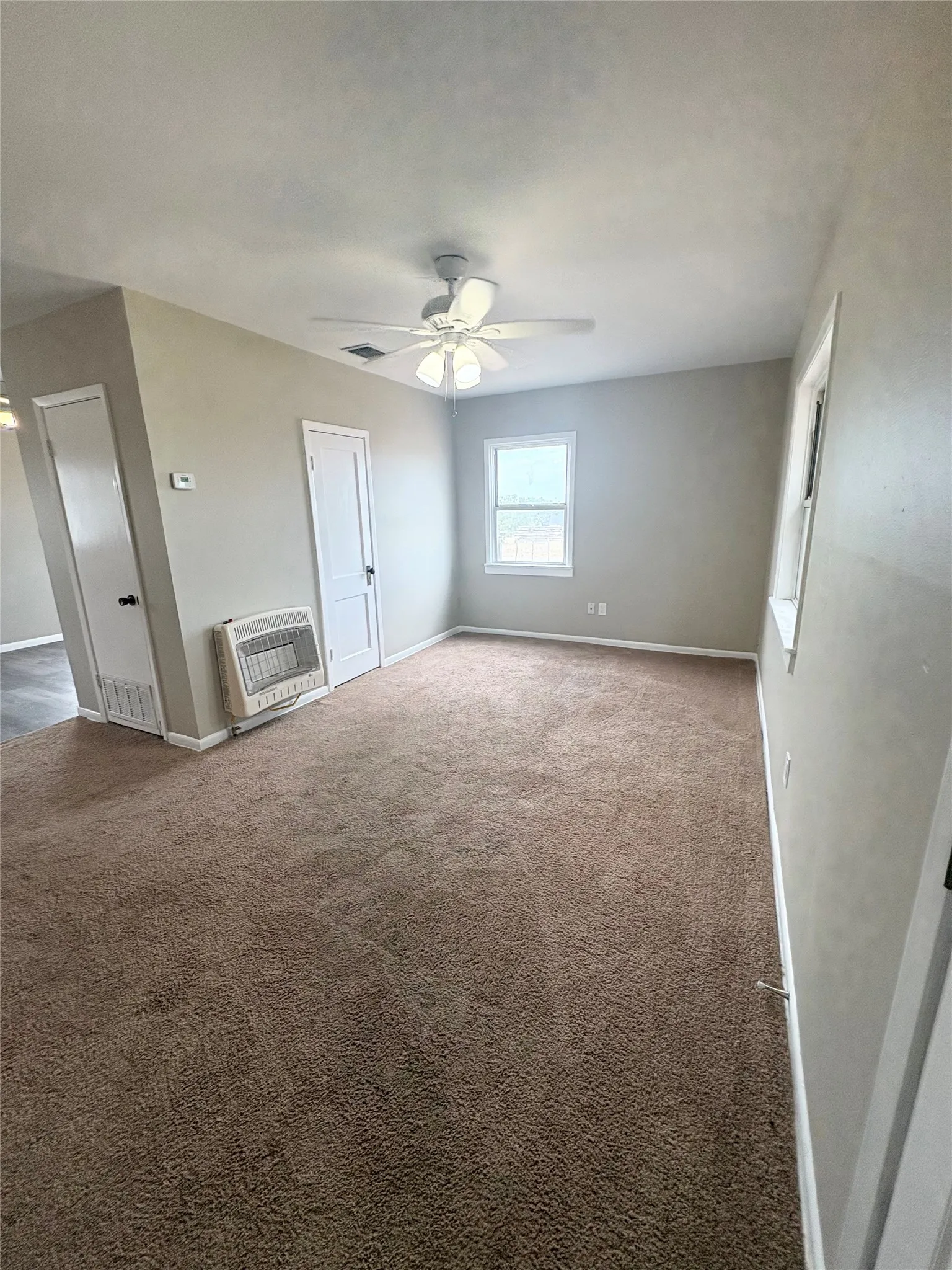 Single Family Residence For Rent in Parker County , 7015 FM 920, Weatherford, Texas 76088, 2 Bedroom, 1 Bathroom, Garage spaces, 851 Sqft, built in 1995, mls#21371590, Real Estate Agent in Weatherford, Homes For Rent in Parker county, Homes For Rent in Weatherford, Realtor in Weatherford Texas, Real Estate Brokerage Independent Realty Texas, Luminita Cordes Realtor