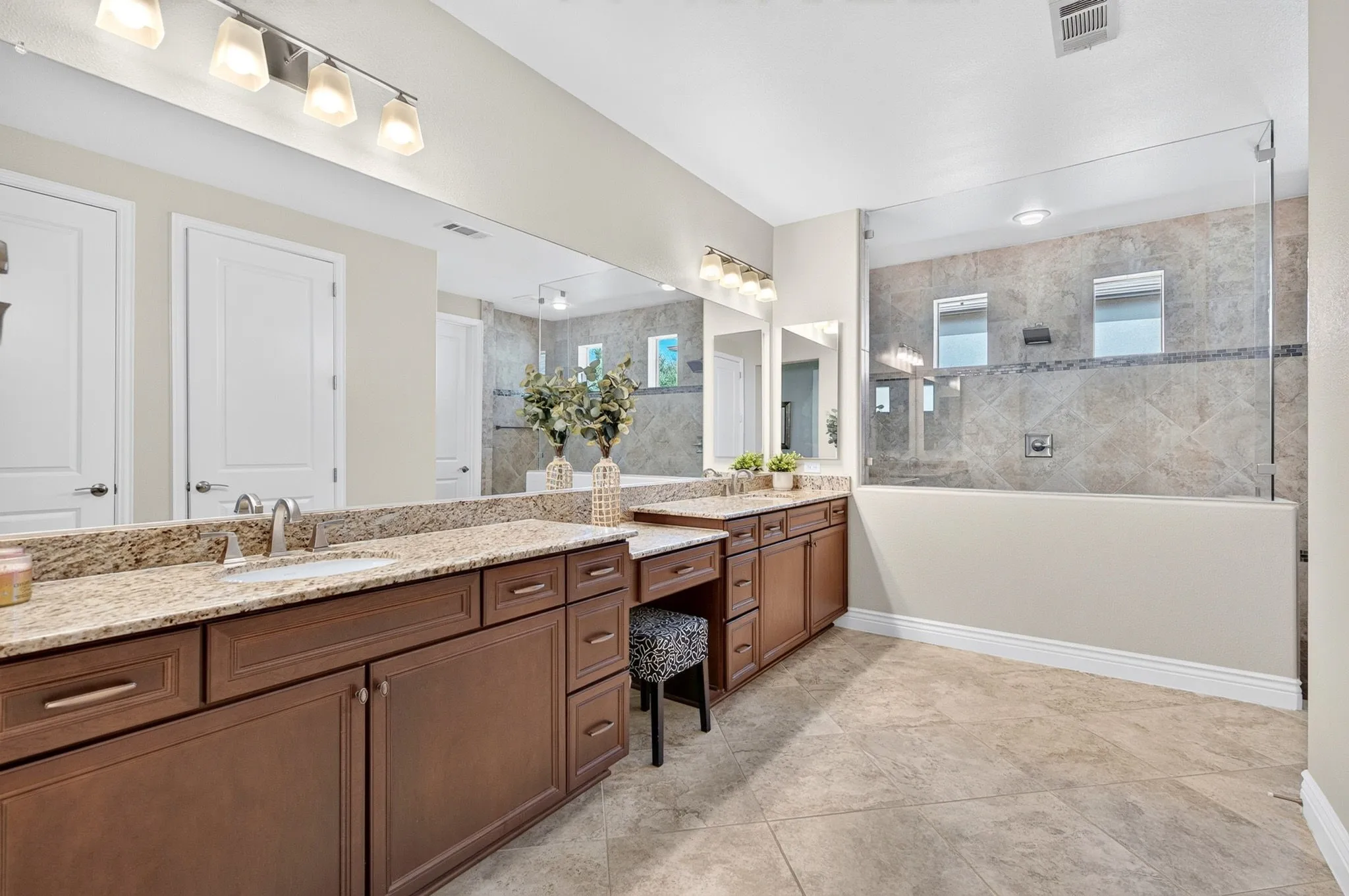 Single Family Residence For Sale in Denton County , 12604 Pumice Lane, Denton, Texas 76207, 3 Bedroom, 4 Bathroom, 3 Garage spaces, 2,641 Sqft, built in 2019, mls#21367523, Real Estate Agent in Denton, Homes For Sale in Denton county, Homes For Sale in Denton, Realtor in Denton Texas, Real Estate Brokerage Independent Realty Texas, Luminita Cordes Realtor