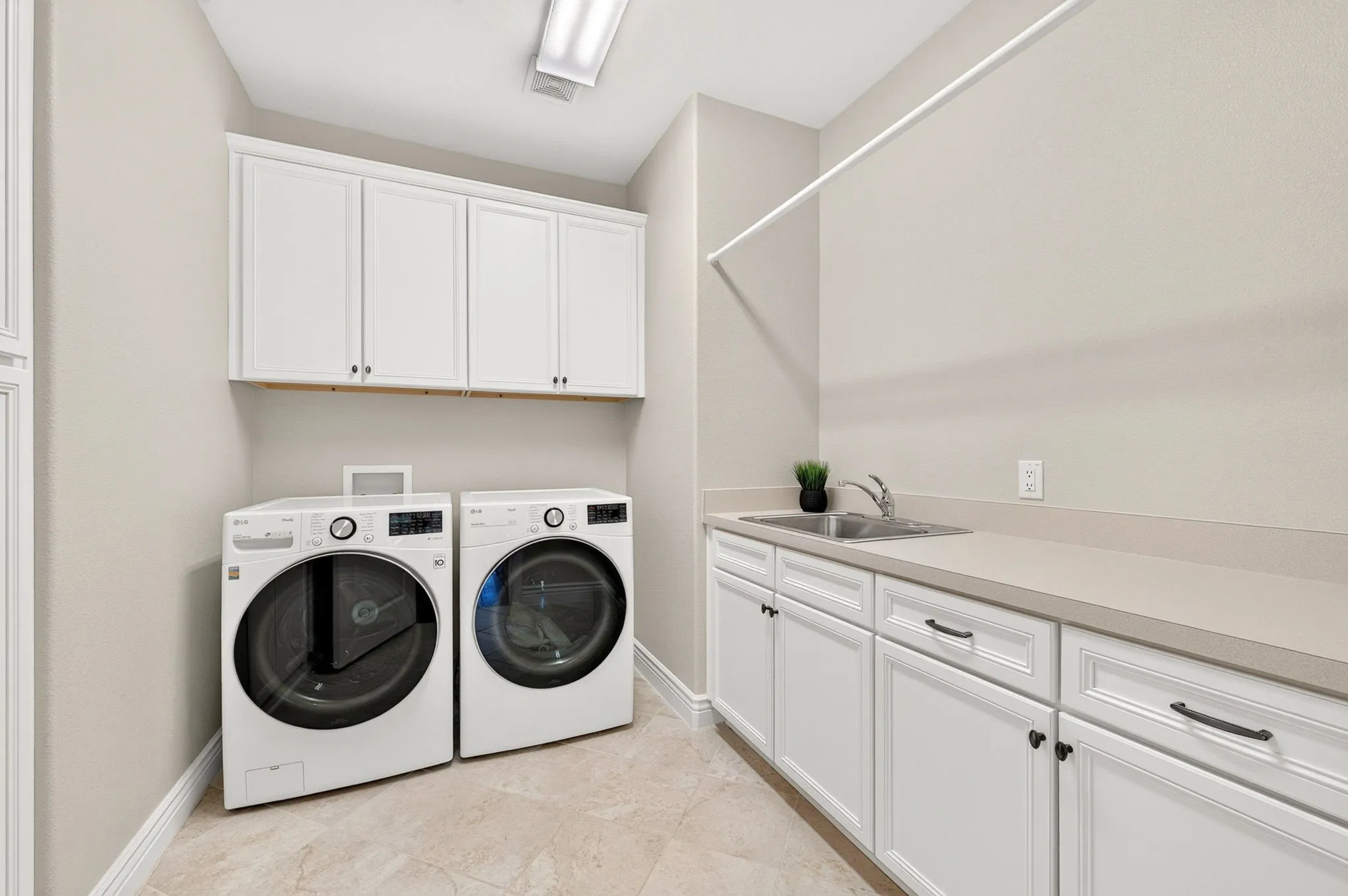 Single Family Residence For Sale in Denton County , 12604 Pumice Lane, Denton, Texas 76207, 3 Bedroom, 4 Bathroom, 3 Garage spaces, 2,641 Sqft, built in 2019, mls#21367523, Real Estate Agent in Denton, Homes For Sale in Denton county, Homes For Sale in Denton, Realtor in Denton Texas, Real Estate Brokerage Independent Realty Texas, Luminita Cordes Realtor
