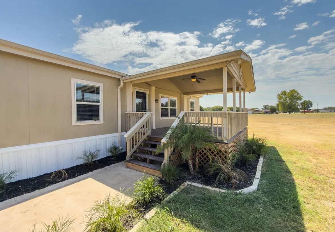 Mobile Home For Sale in Mc Lennan County , 316 Joanne Drive, Gholson, Texas 76705, 3 Bedroom, 2 Bathroom, Garage spaces, 978 Sqft, built in 1985, mls#21370965, Real Estate Agent in Gholson, Homes For Sale in Mc Lennan county, Homes For Sale in Gholson, Realtor in Gholson Texas, Real Estate Brokerage Independent Realty Texas, Luminita Cordes Realtor