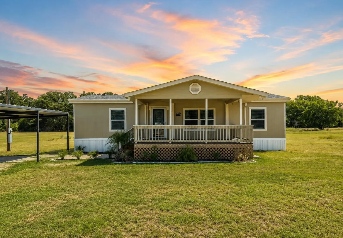 Mobile Home For Sale in Mc Lennan County , 316 Joanne Drive, Gholson, Texas 76705, 3 Bedroom, 2 Bathroom, Garage spaces, 978 Sqft, built in 1985, mls#21370965, Real Estate Agent in Gholson, Homes For Sale in Mc Lennan county, Homes For Sale in Gholson, Realtor in Gholson Texas, Real Estate Brokerage Independent Realty Texas, Luminita Cordes Realtor