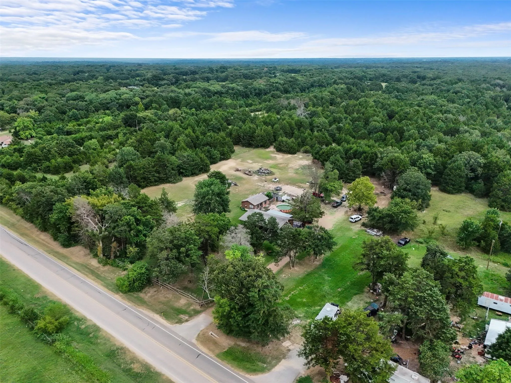 Single Family Residence For Rent in Fannin County , 7481 W Fm 1753, Ravenna, Texas 75476, 2 Bedroom, 1 Bathroom, Garage spaces, 1,867 Sqft, built in 1972, mls#21371553, Real Estate Agent in Ravenna, Homes For Rent in Fannin county, Homes For Rent in Ravenna, Realtor in Ravenna Texas, Real Estate Brokerage Independent Realty Texas, Luminita Cordes Realtor