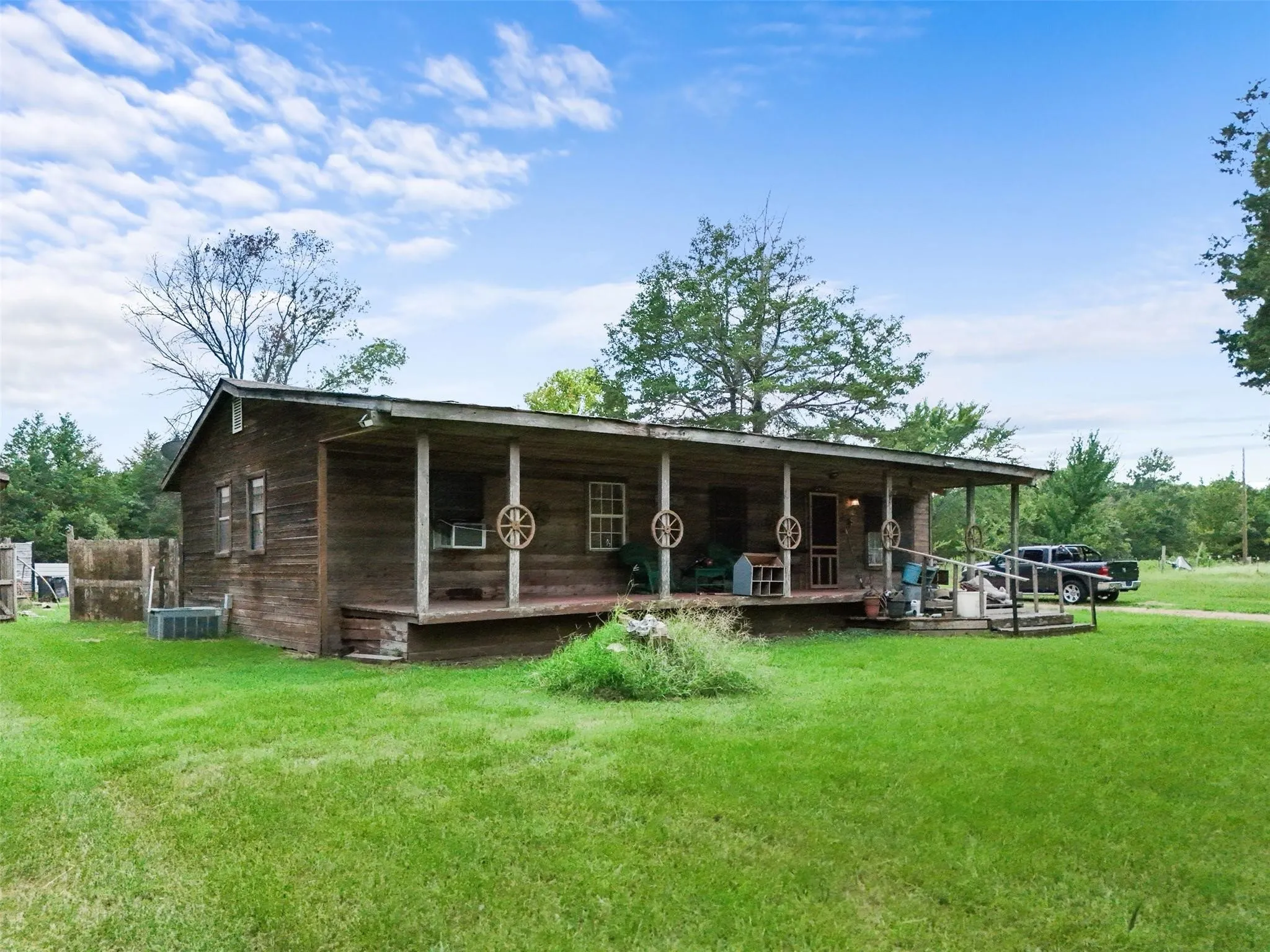 Single Family Residence For Rent in Fannin County , 7481 W Fm 1753, Ravenna, Texas 75476, 2 Bedroom, 1 Bathroom, Garage spaces, 1,867 Sqft, built in 1972, mls#21371553, Real Estate Agent in Ravenna, Homes For Rent in Fannin county, Homes For Rent in Ravenna, Realtor in Ravenna Texas, Real Estate Brokerage Independent Realty Texas, Luminita Cordes Realtor