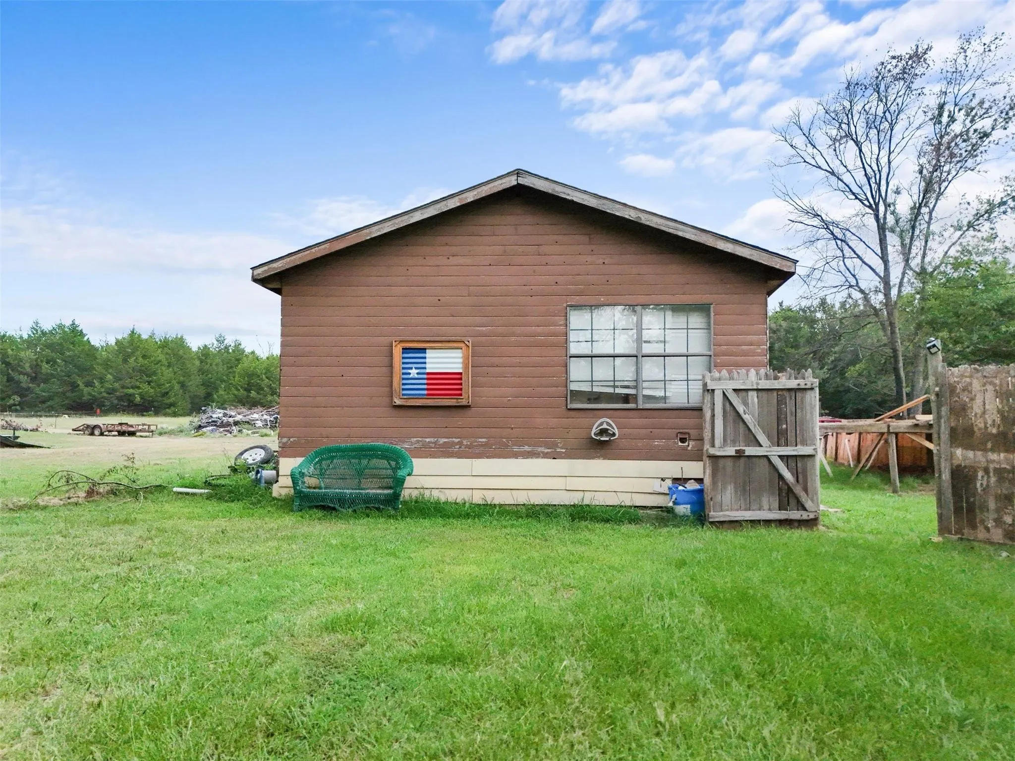 Single Family Residence For Rent in Fannin County , 7481 W Fm 1753, Ravenna, Texas 75476, 2 Bedroom, 1 Bathroom, Garage spaces, 1,867 Sqft, built in 1972, mls#21371553, Real Estate Agent in Ravenna, Homes For Rent in Fannin county, Homes For Rent in Ravenna, Realtor in Ravenna Texas, Real Estate Brokerage Independent Realty Texas, Luminita Cordes Realtor
