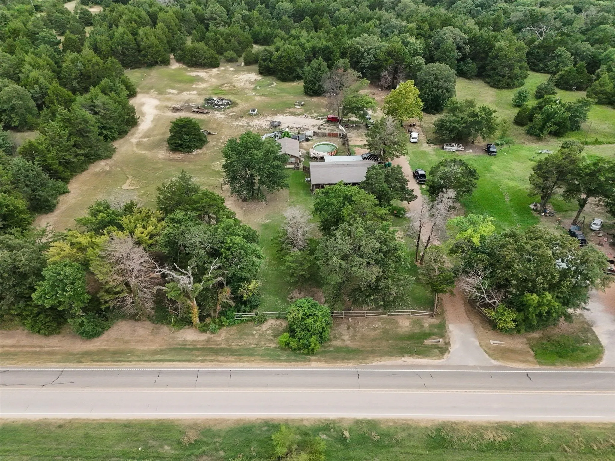 Single Family Residence For Rent in Fannin County , 7481 W Fm 1753, Ravenna, Texas 75476, 2 Bedroom, 1 Bathroom, Garage spaces, 1,867 Sqft, built in 1972, mls#21371553, Real Estate Agent in Ravenna, Homes For Rent in Fannin county, Homes For Rent in Ravenna, Realtor in Ravenna Texas, Real Estate Brokerage Independent Realty Texas, Luminita Cordes Realtor